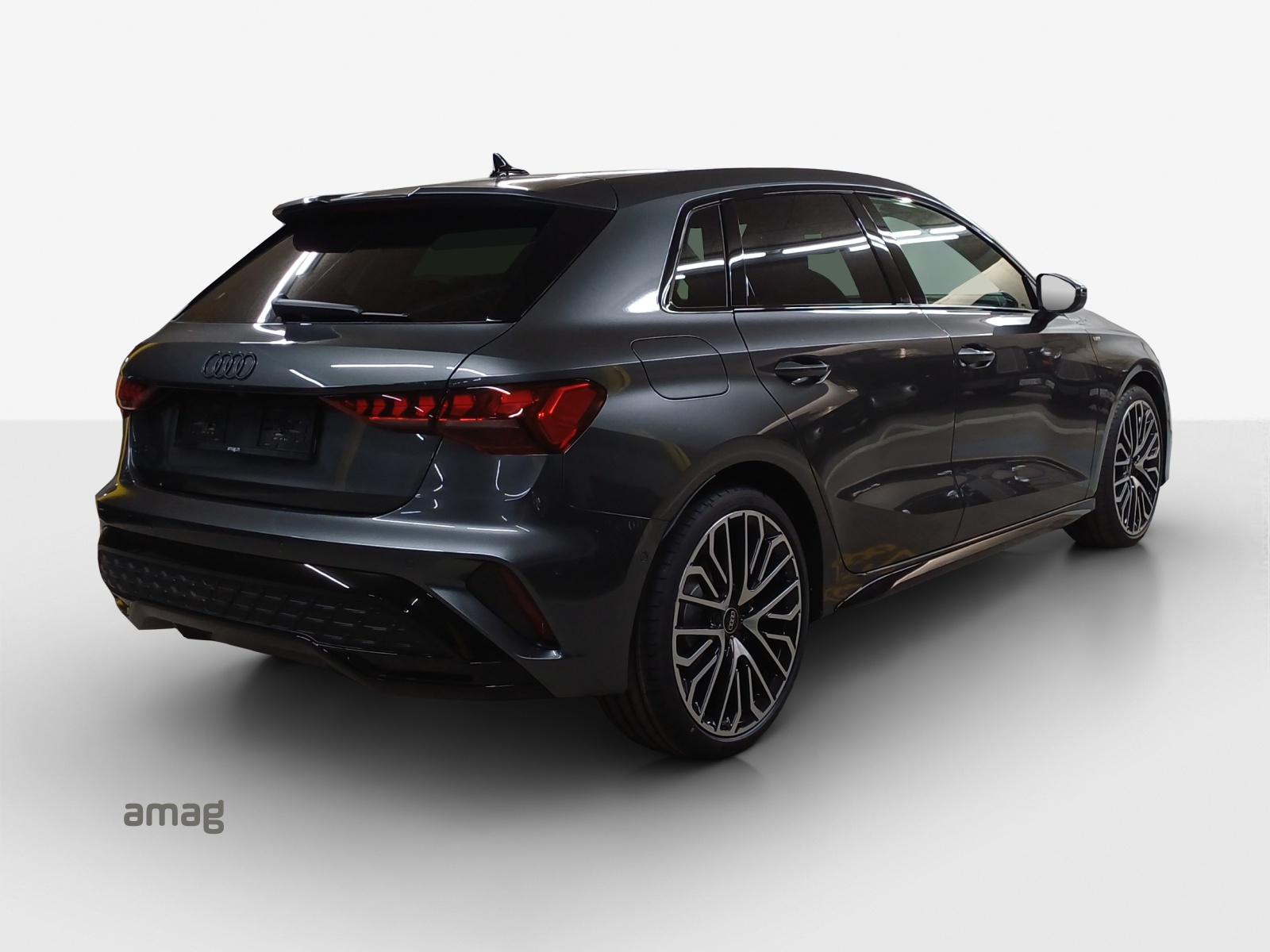 AUDI A3 Sportback TFSI 110 kW S line Attraction S tronic-image-4