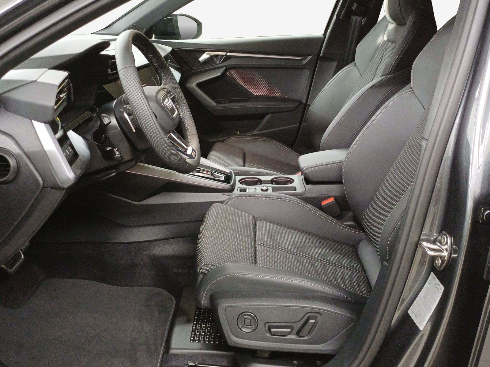 AUDI A3 Sportback TFSI 110 kW S line Attraction S tronic-image-7