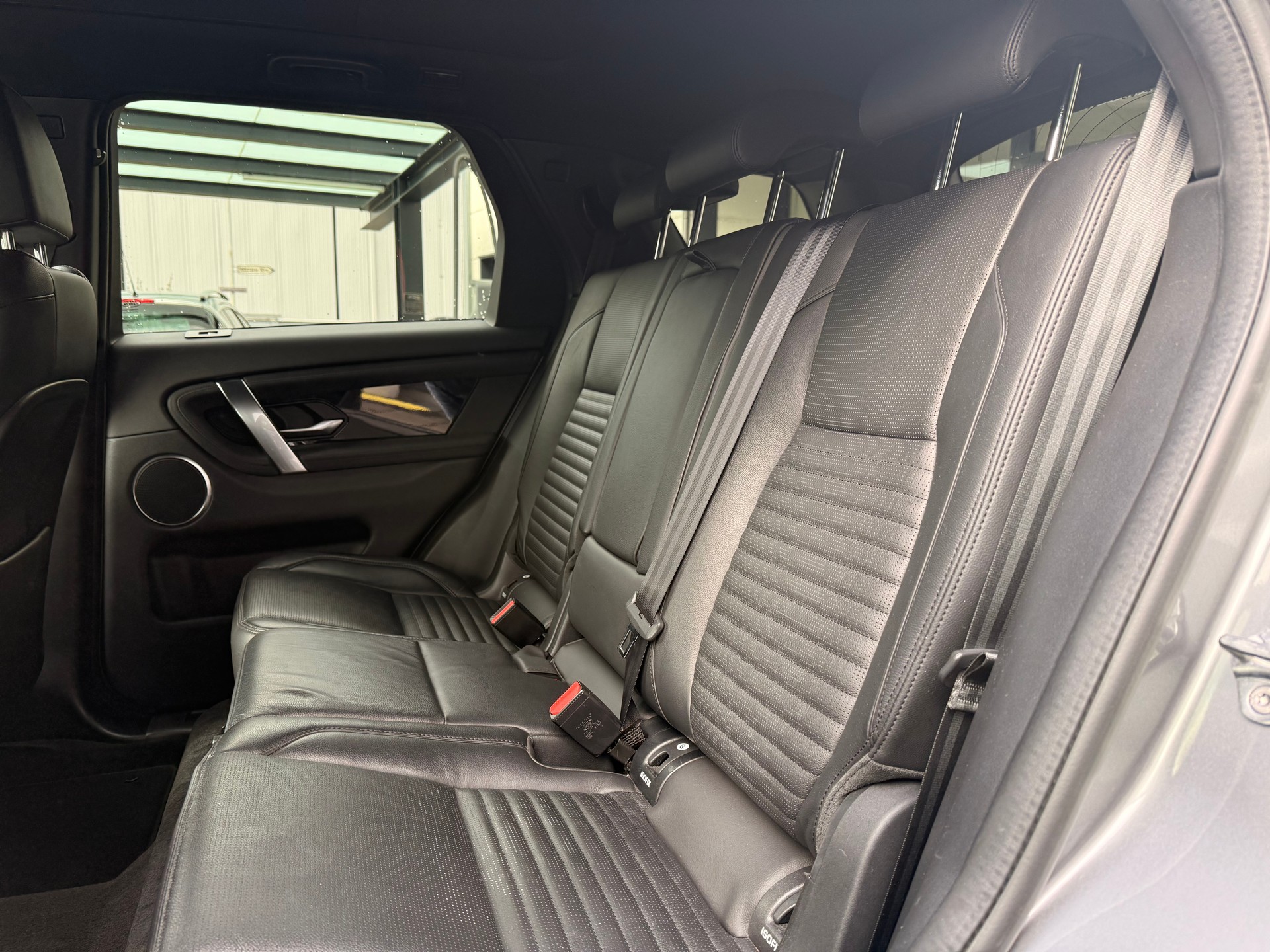 LAND ROVER Discovery Sport D180 2.0D TD4 MHEV SE AWD AT9-image-15