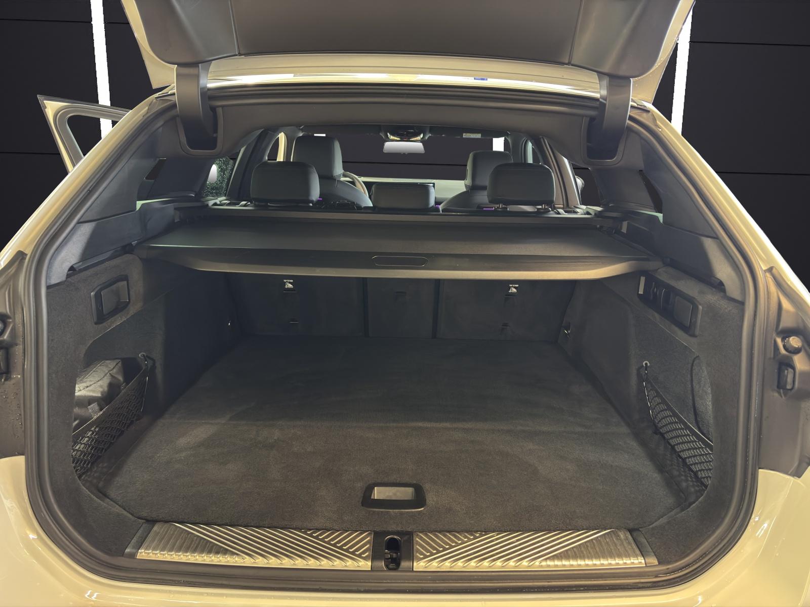 BMW 520d xDrive Touring-image-12