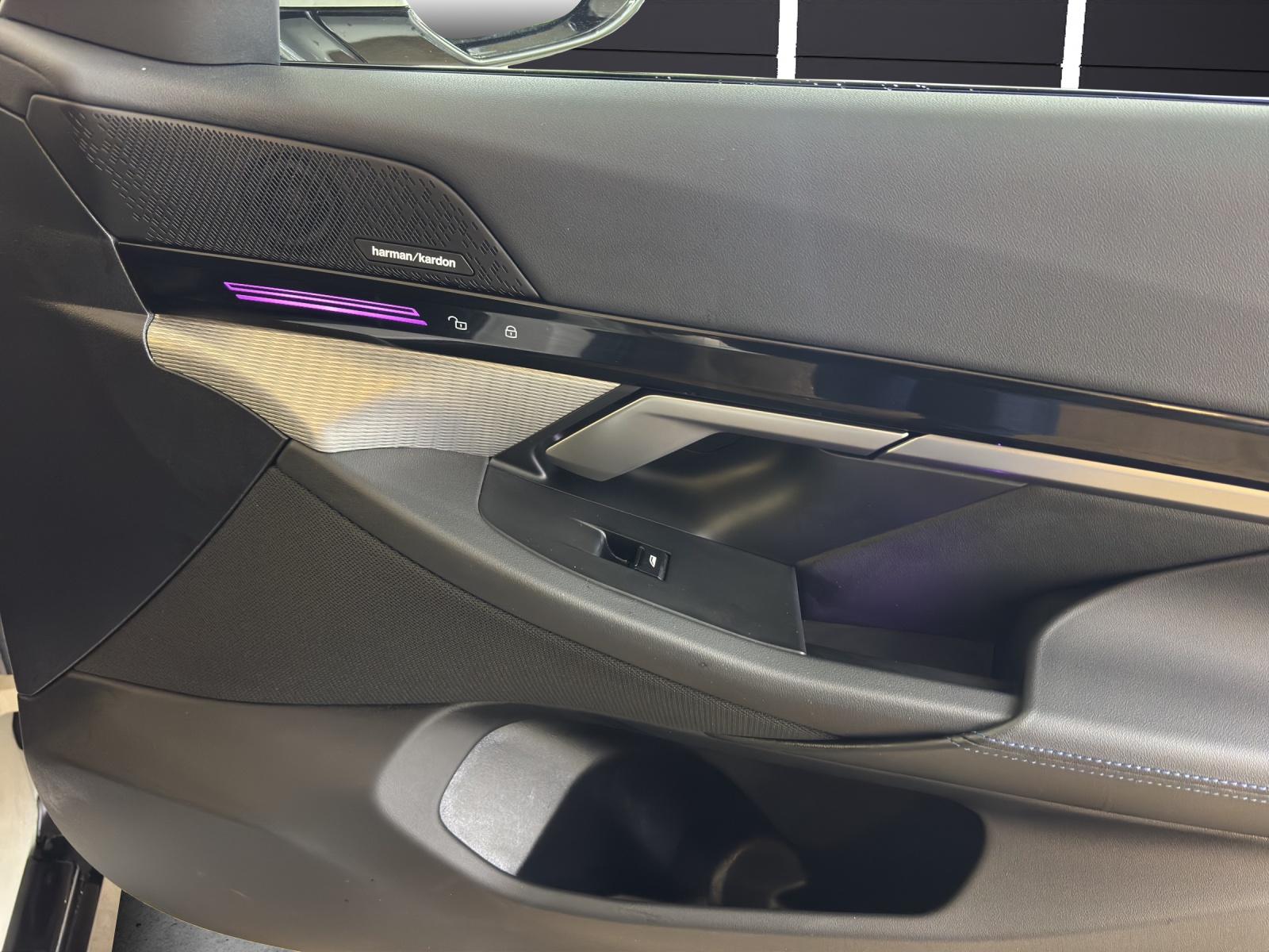 BMW 520d xDrive Touring-image-15