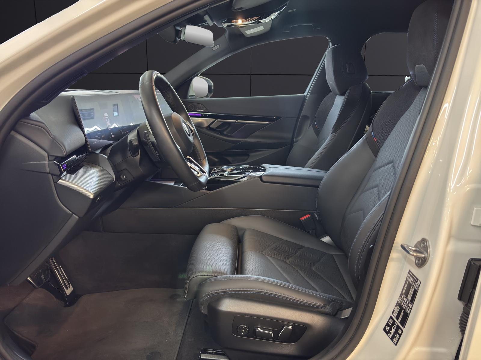 BMW 520d xDrive Touring-image-10