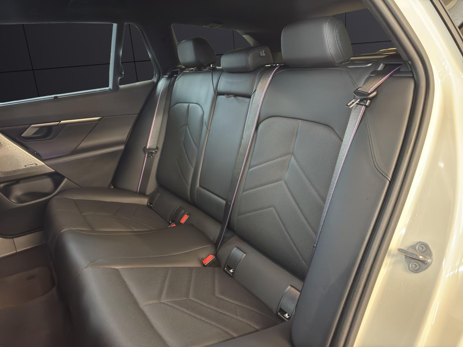 BMW 520d xDrive Touring-image-11
