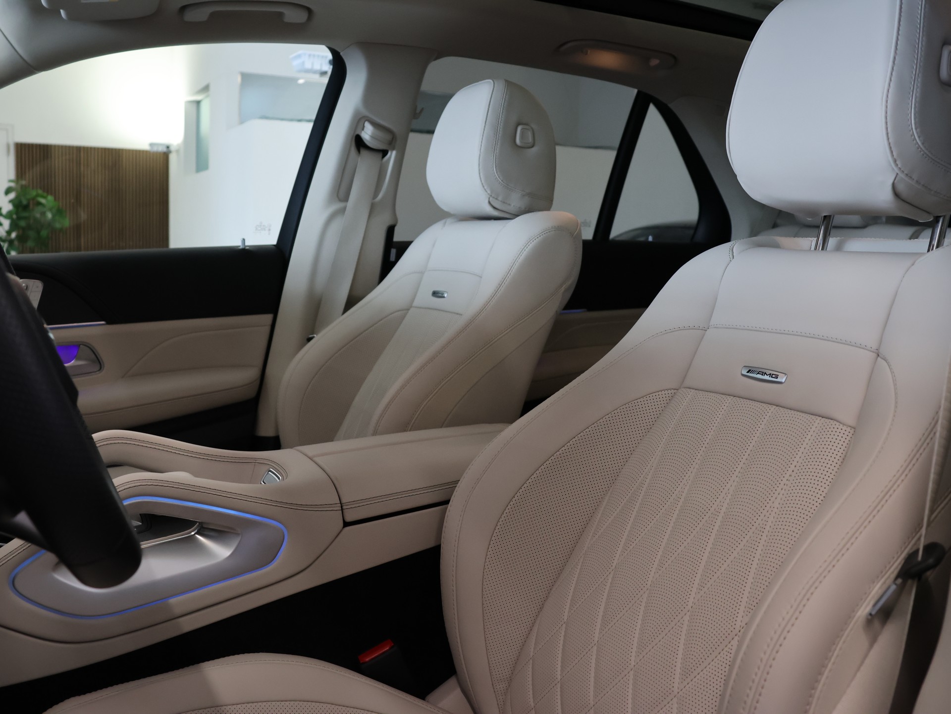 MERCEDES-BENZ GLE 53 AMG 4Matic+ 9G-Speedshift *MSI Plus* *Panoramadach* *Sitzheizung / Lüftung*-image-17