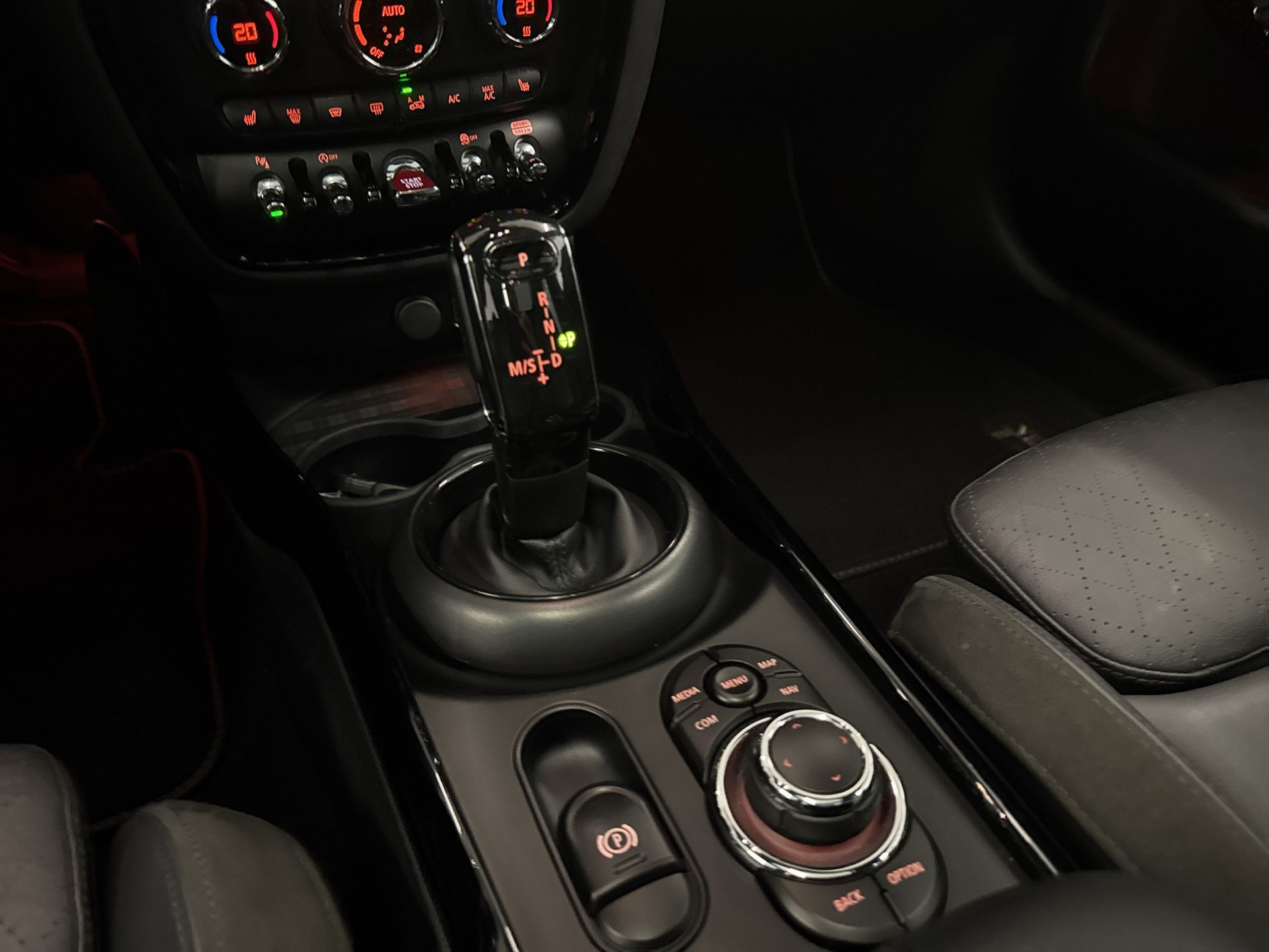 MINI Clubman Cooper S ALL4 Steptronic-image-12