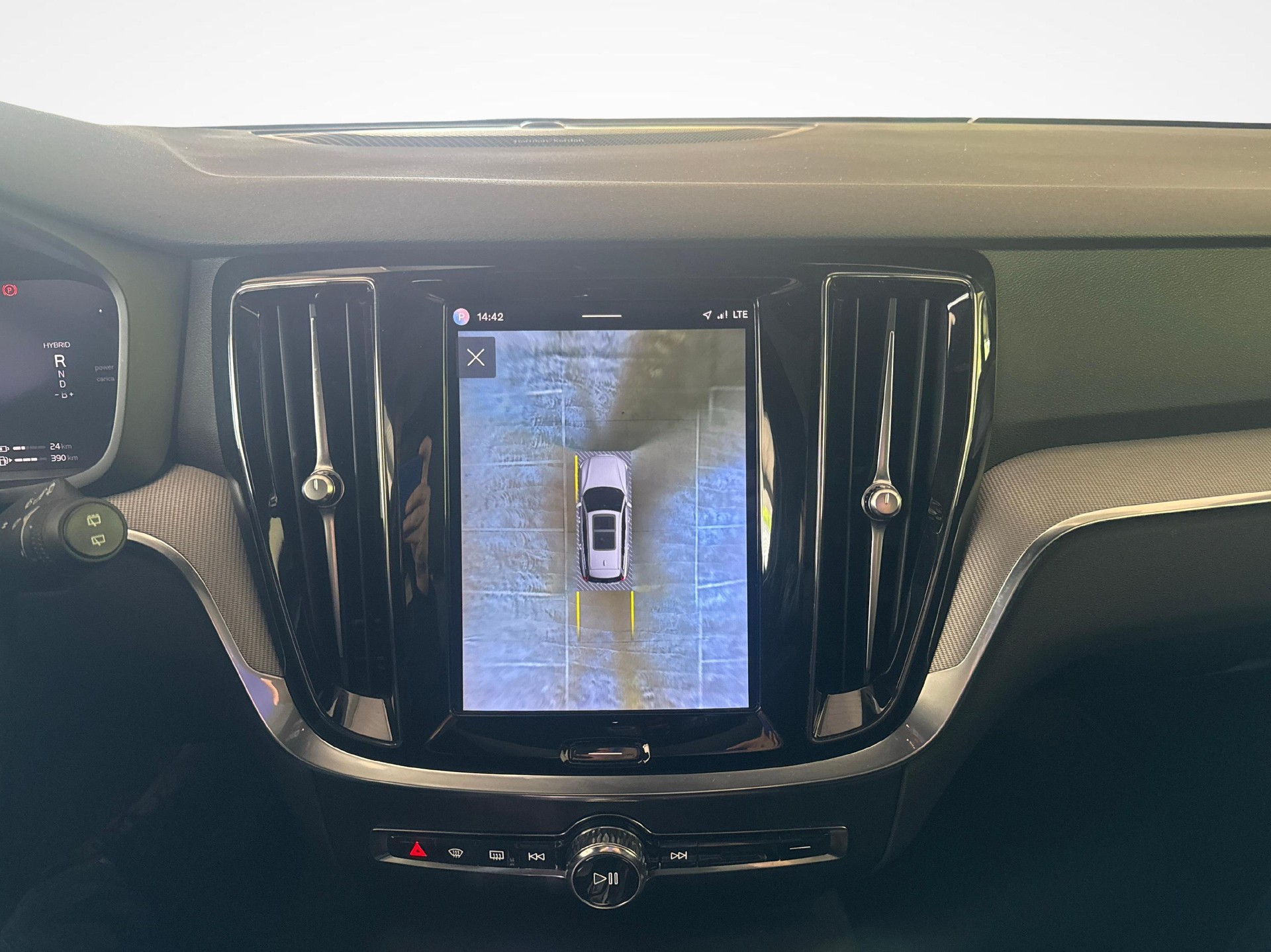 VOLVO V60 2.0 T6 TE Plus Dark eAWD - gancio traino elettrico e ruote invernali inclusi-image-13