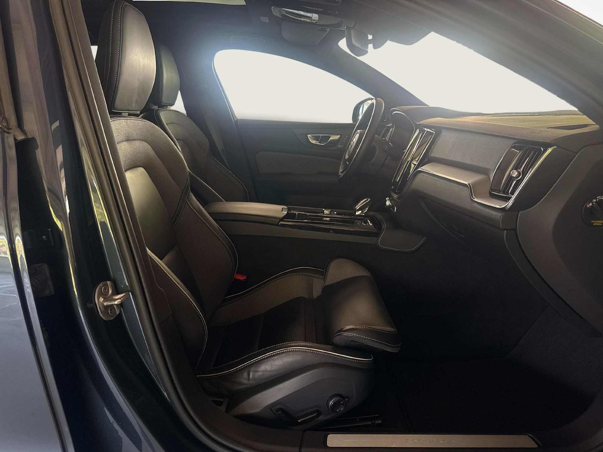 VOLVO V60 2.0 T6 TE Plus Dark eAWD - gancio traino elettrico e ruote invernali inclusi-image-9