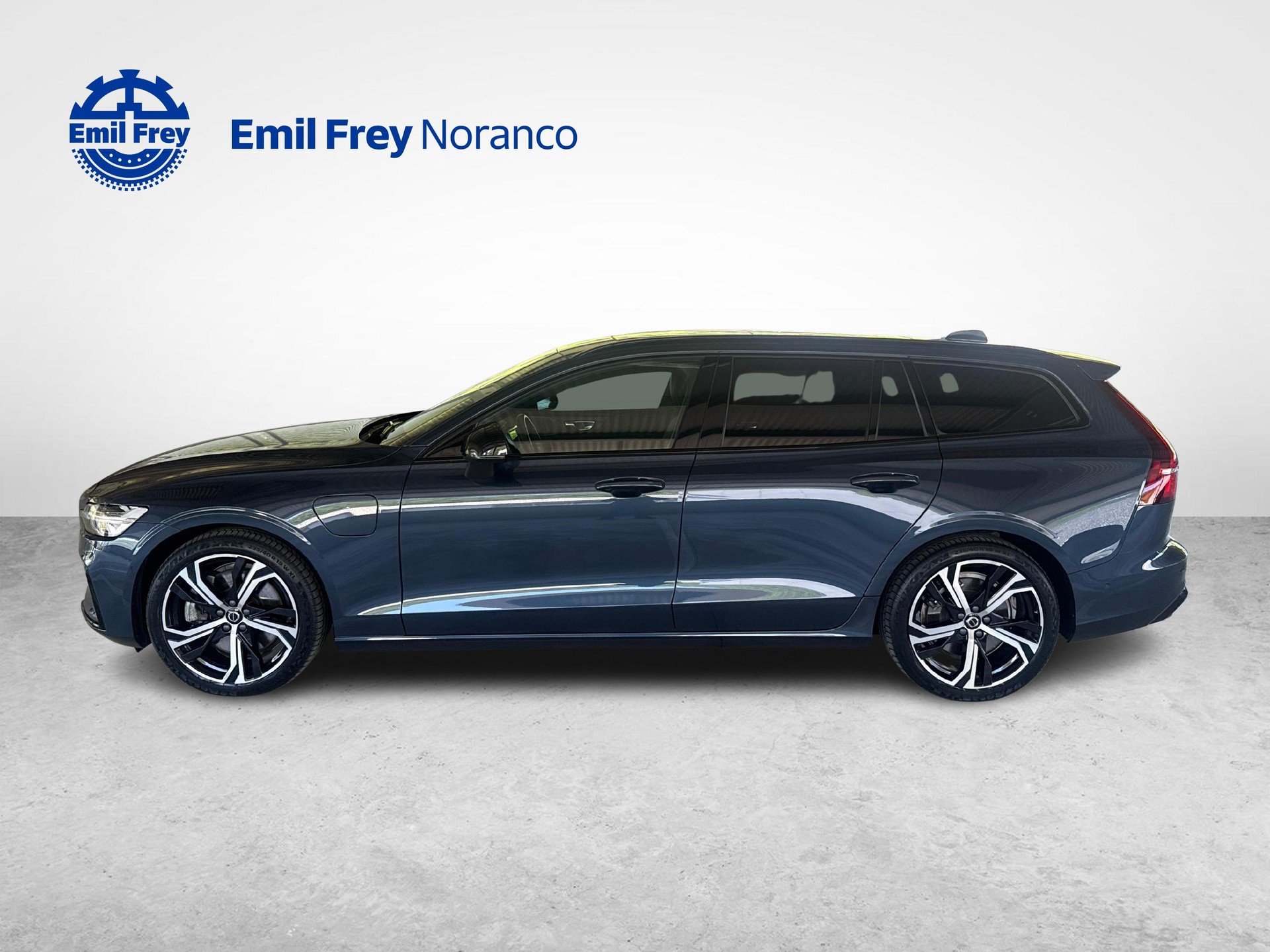 VOLVO V60 2.0 T6 TE Plus Dark eAWD - gancio traino elettrico e ruote invernali inclusi-showroom-element-1