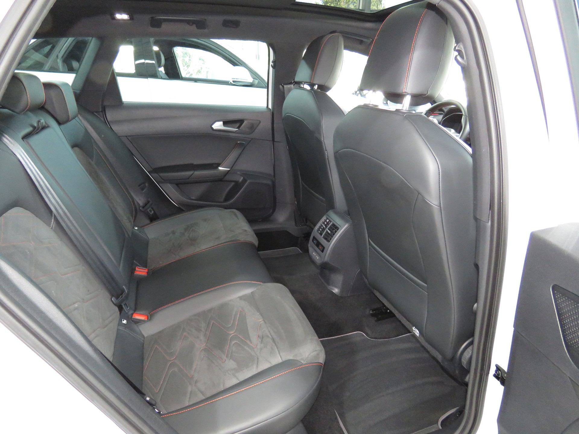 SEAT Leon ST 1.4 eHybrid PHEV DSG FR (Automat)-image-11