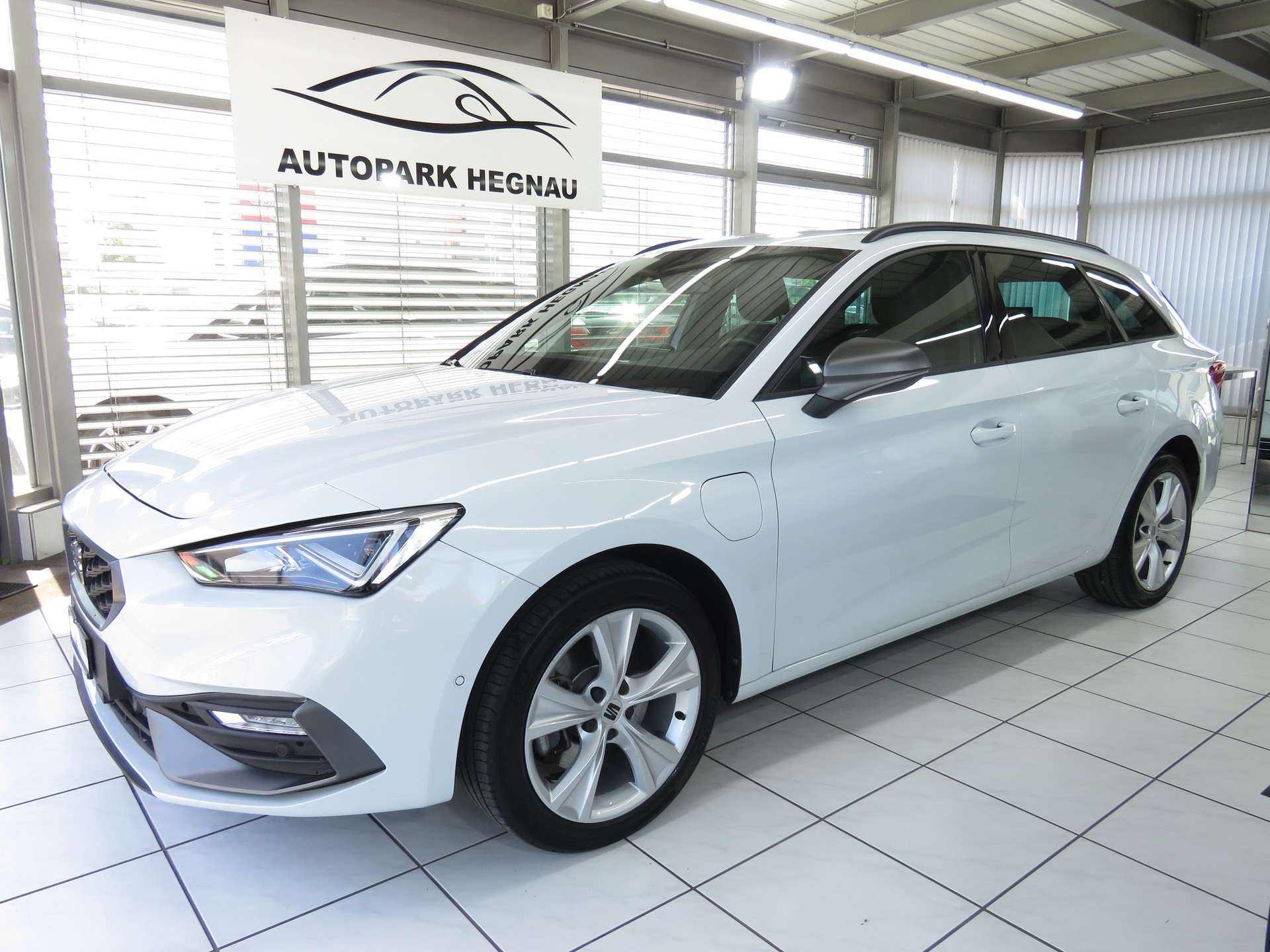 SEAT Leon ST 1.4 eHybrid PHEV DSG FR (Automat)-image-0