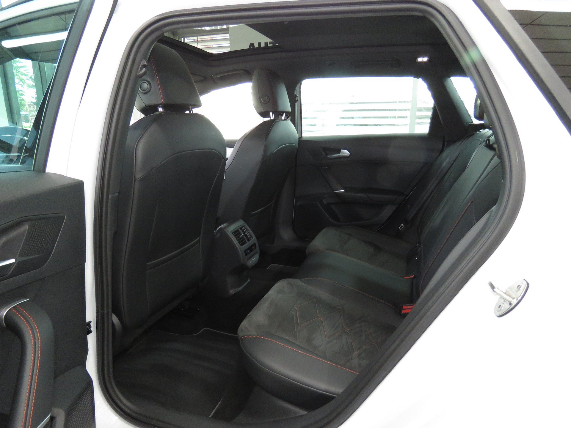 SEAT Leon ST 1.4 eHybrid PHEV DSG FR (Automat)-image-8