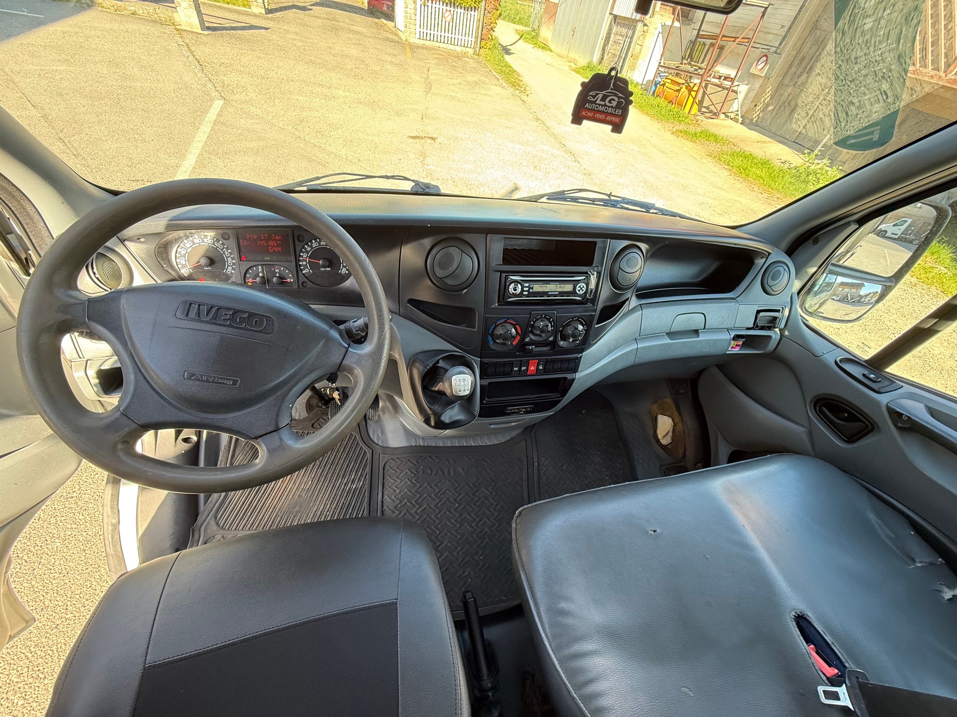 IVECO 35C 15 Daily-image-7