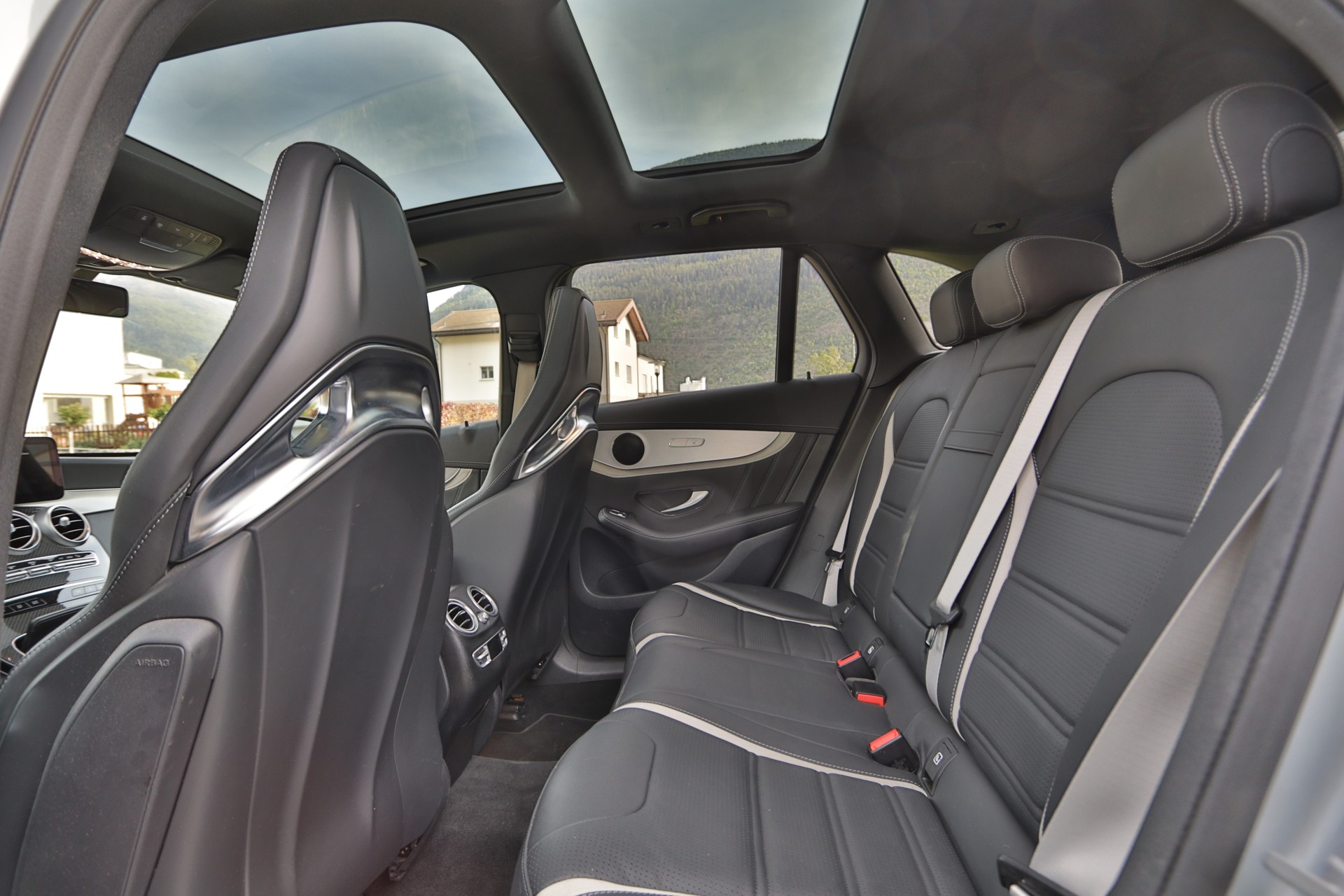 MERCEDES-BENZ GLC 63 S AMG 4Matic 9G-Tronic-image-4