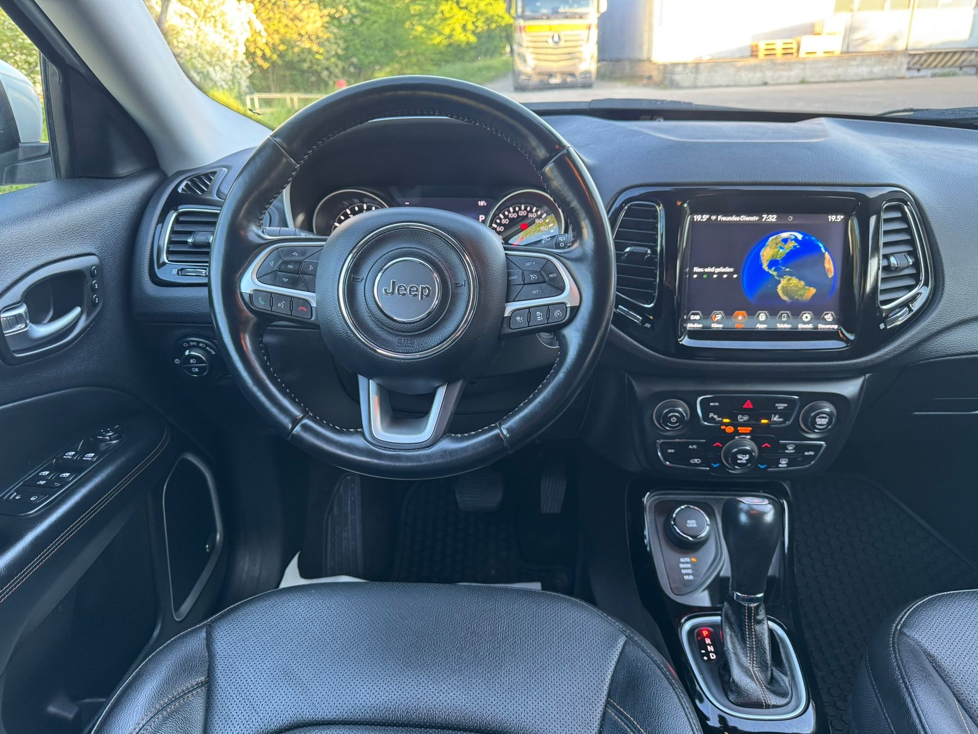 JEEP Compass 1.4 Turbo Limited AWD 9ATX-image-17