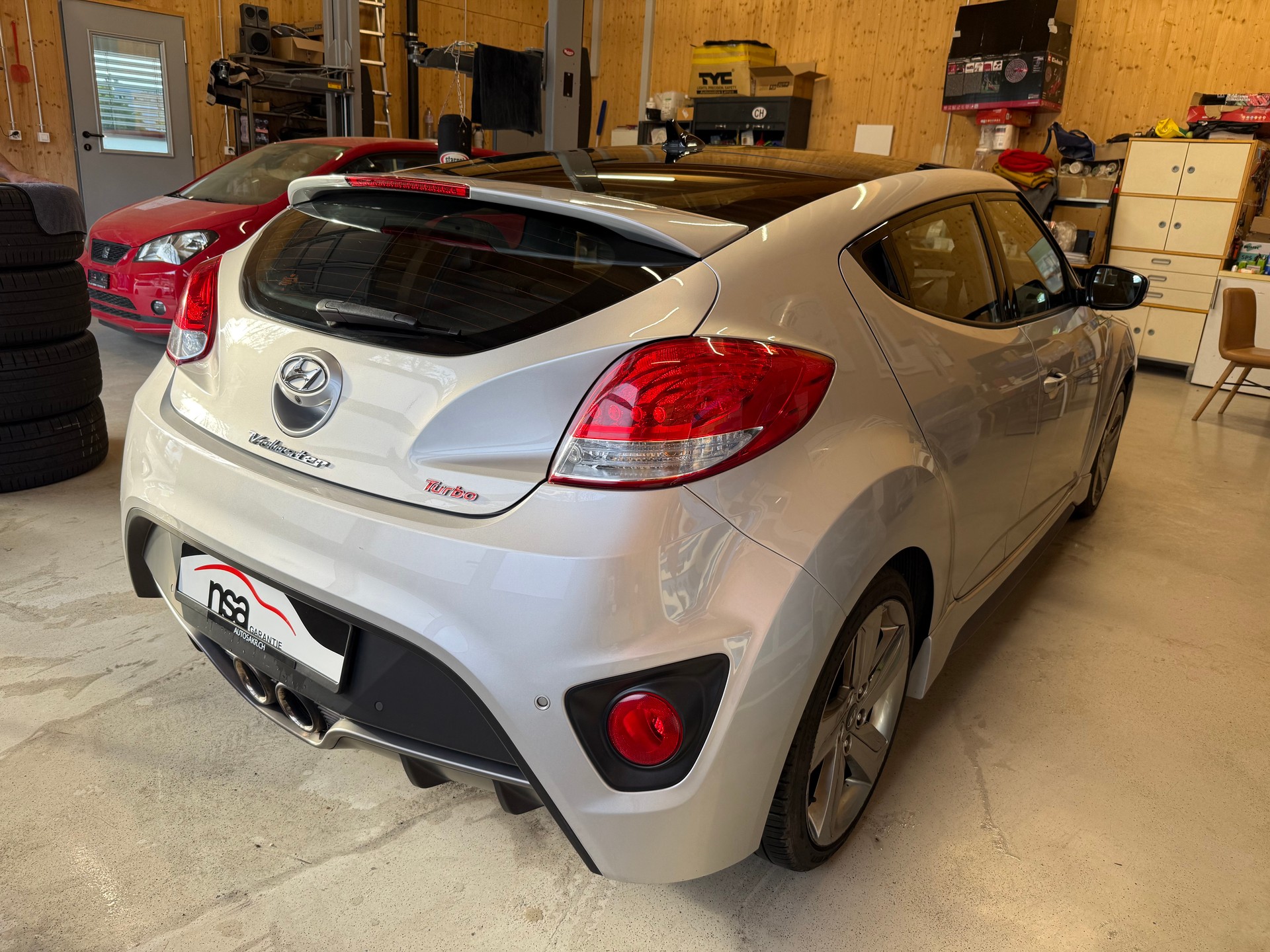 HYUNDAI Veloster 1.6 Turbo GDI Automatic-showroom-element-1