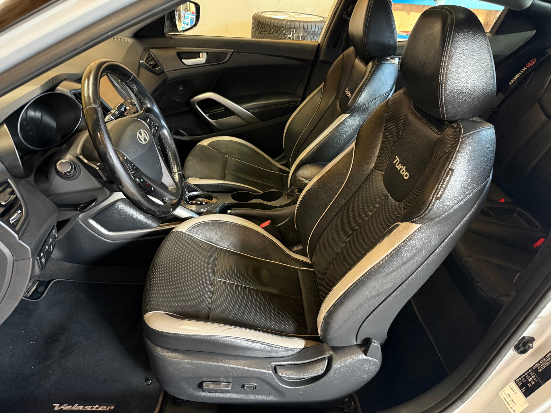 HYUNDAI Veloster 1.6 Turbo GDI Automatic-image-4