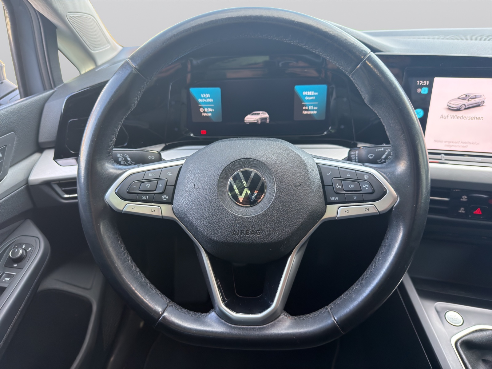 VW Golf 1.0 TSI Life-image-5