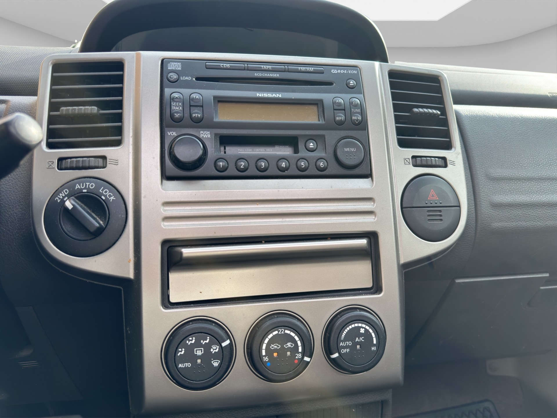 NISSAN X-Trail 2.5 16V Columbia Pack premium 4WD-image-13