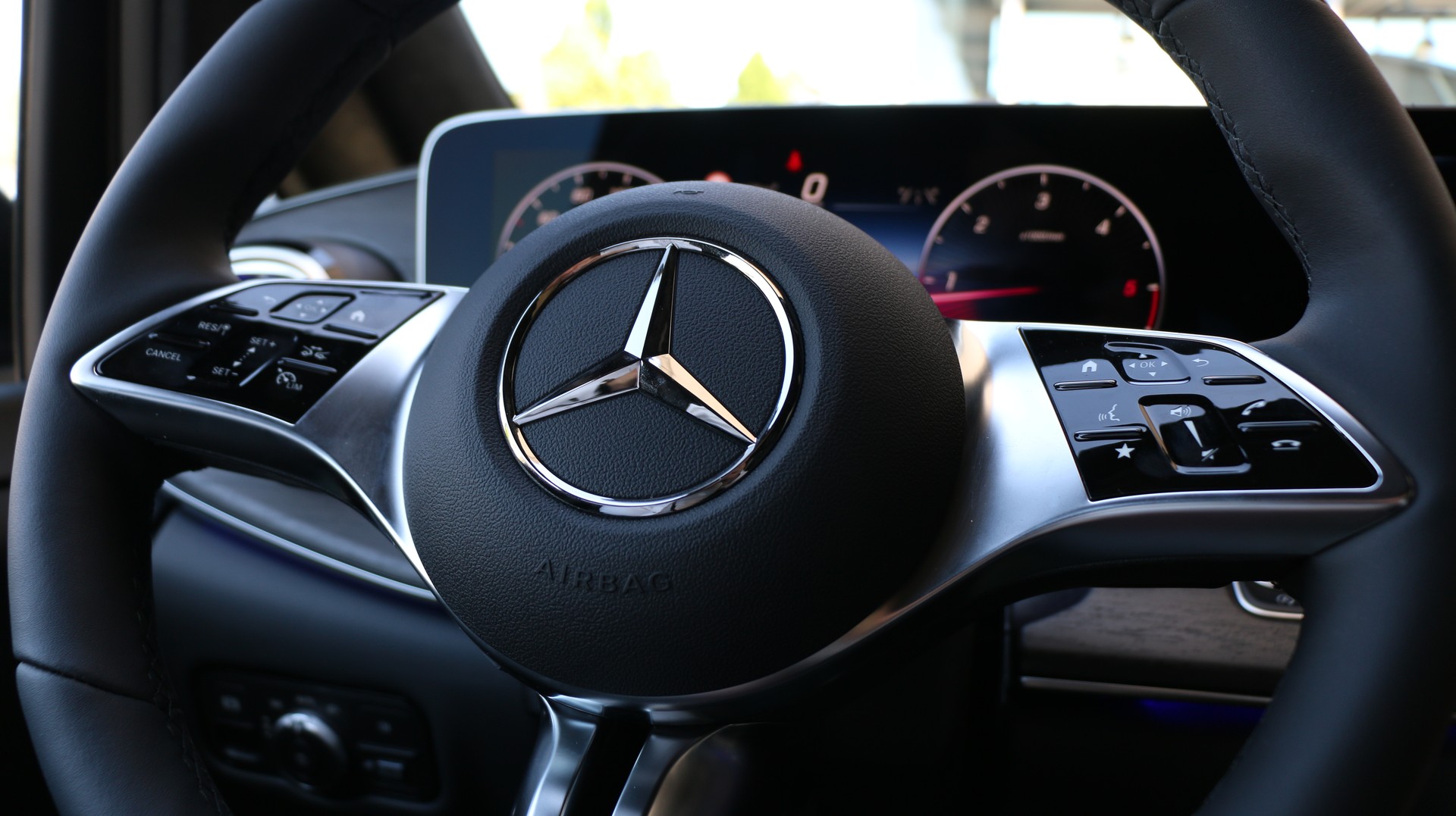 MERCEDES-BENZ V 300 d EXCLUSIVE Swiss Edition-image-15