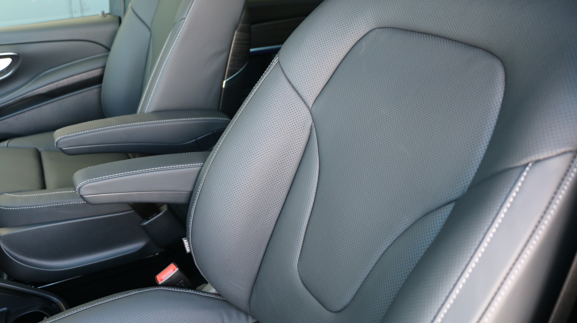 MERCEDES-BENZ V 300 d EXCLUSIVE Swiss Edition-image-9
