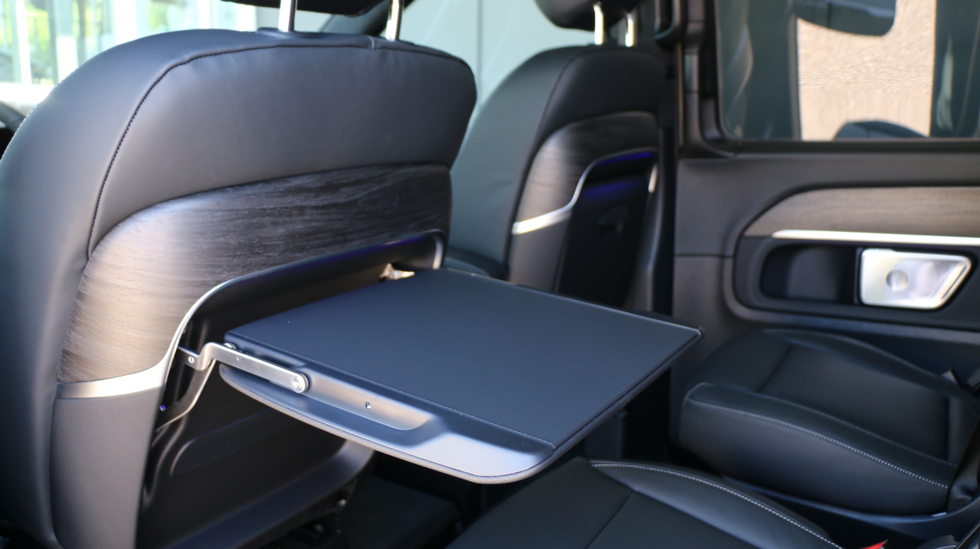 MERCEDES-BENZ V 300 d EXCLUSIVE Swiss Edition-image-12