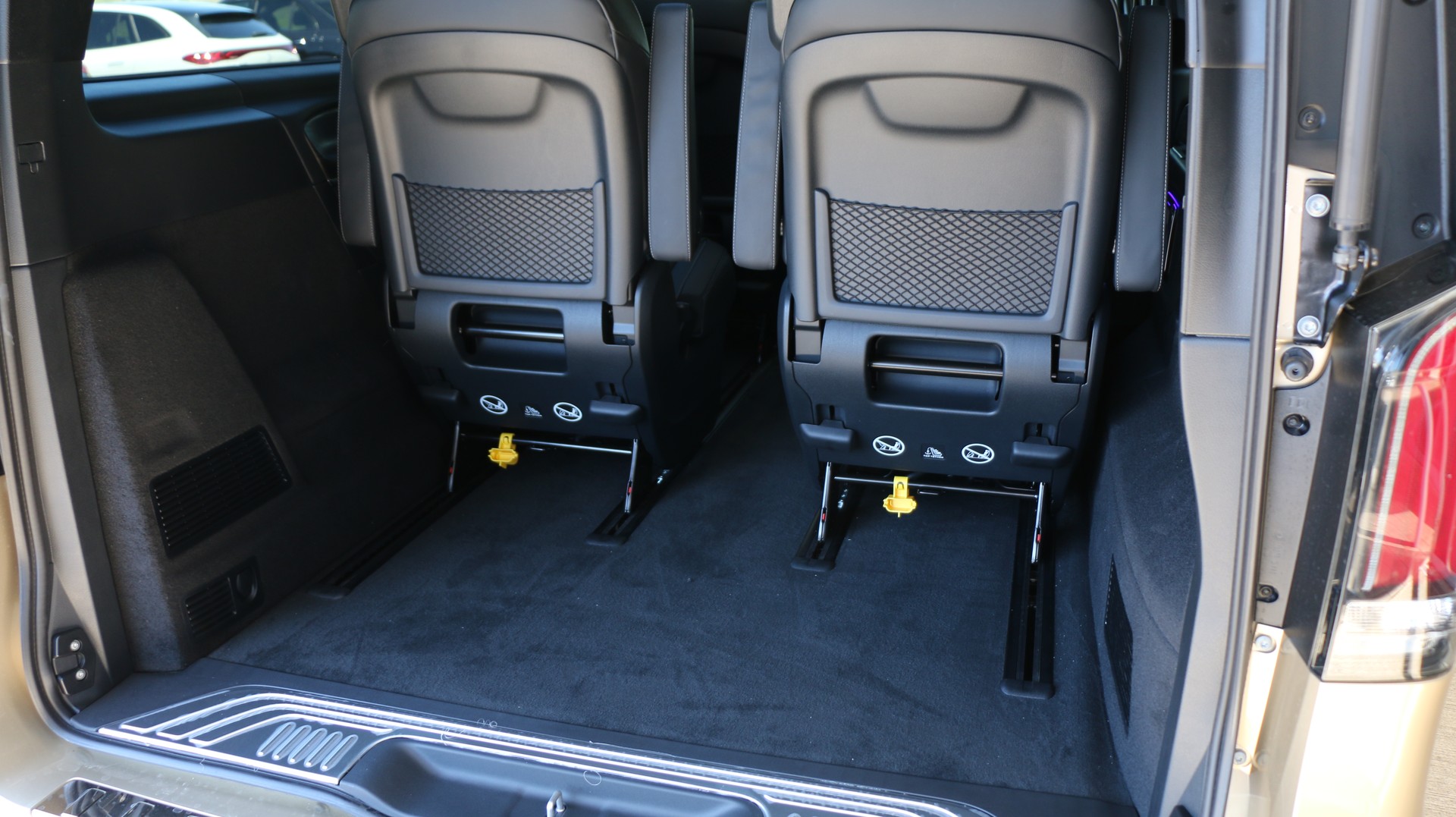MERCEDES-BENZ V 300 d EXCLUSIVE Swiss Edition-image-14