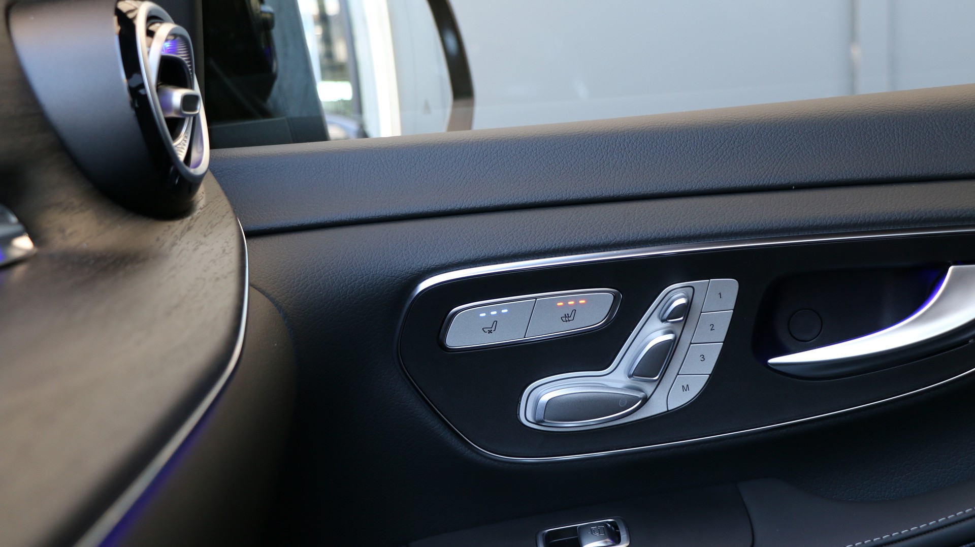 MERCEDES-BENZ V 300 d EXCLUSIVE Swiss Edition-image-16