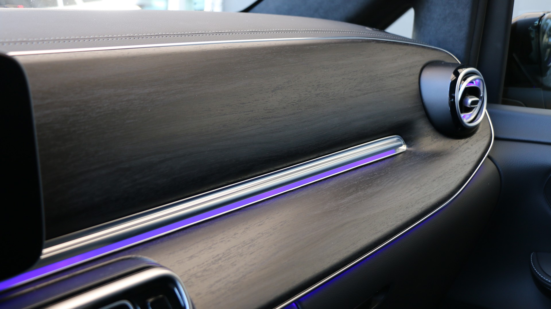 MERCEDES-BENZ V 300 d EXCLUSIVE Swiss Edition-image-17