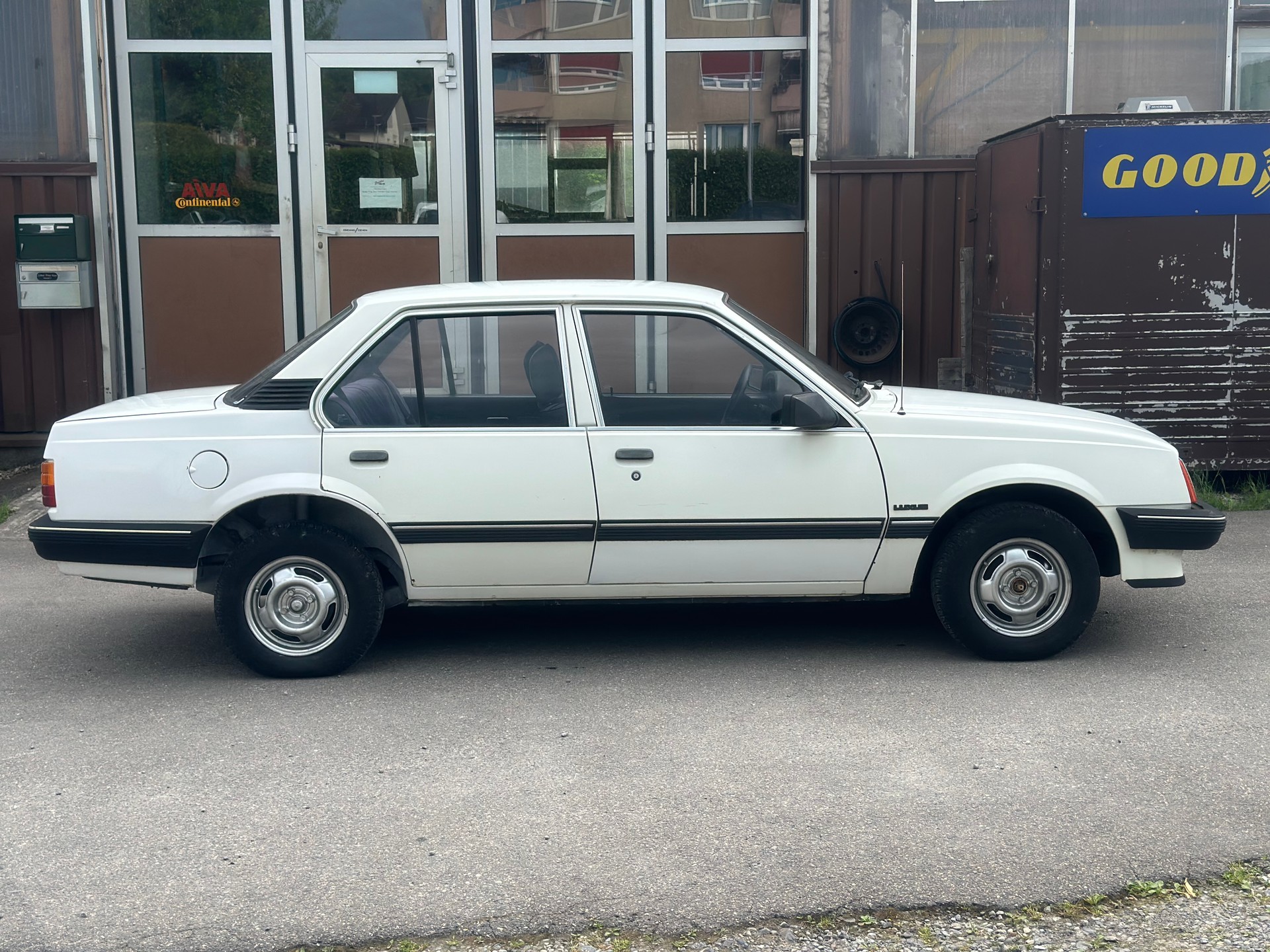 OPEL Ascona 1800 E Luxus-image-1