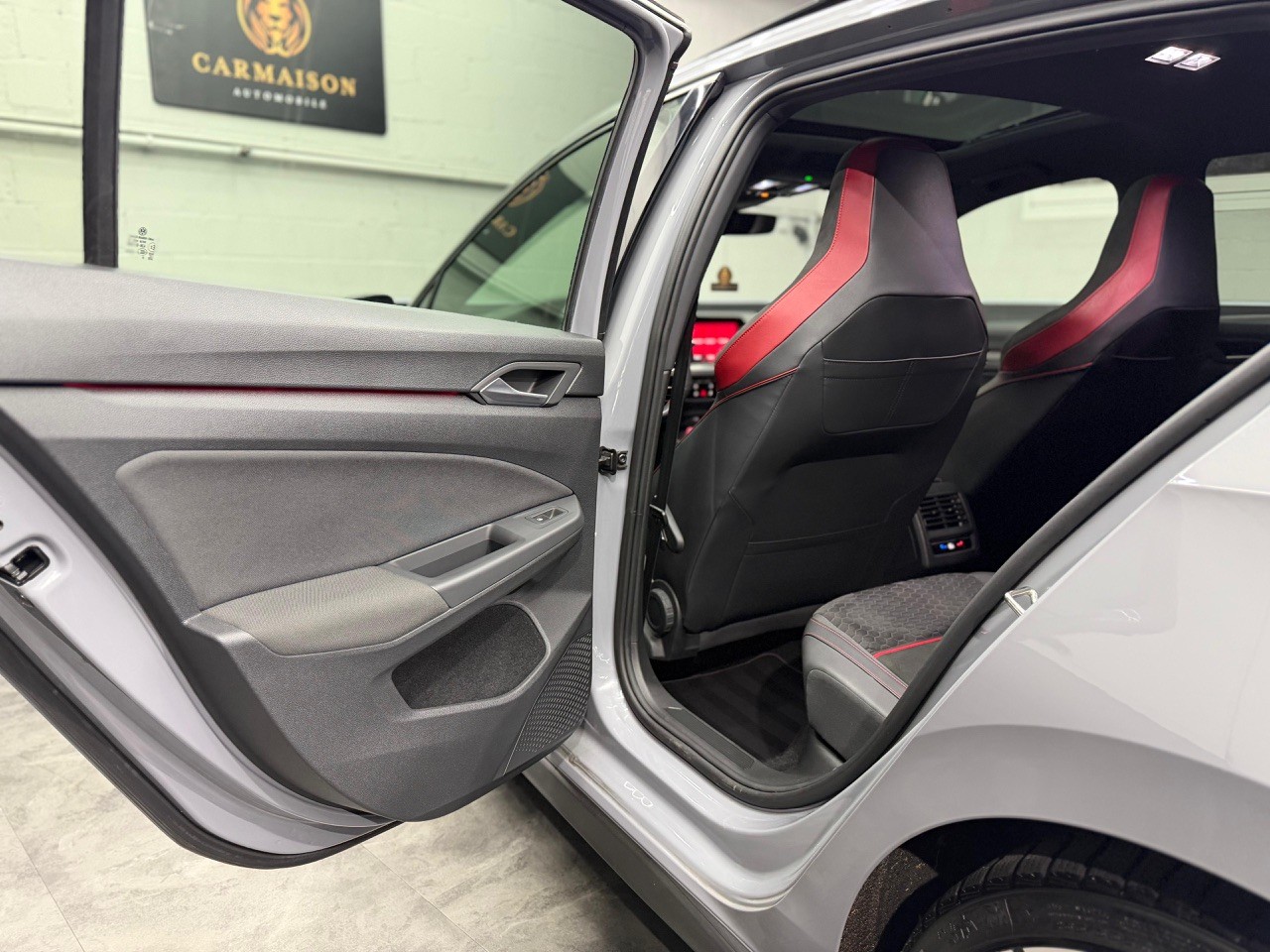 VW Golf 2.0 TSI GTI Clubsport DSG | Schiebedach | Rückfahrkamera-image-18