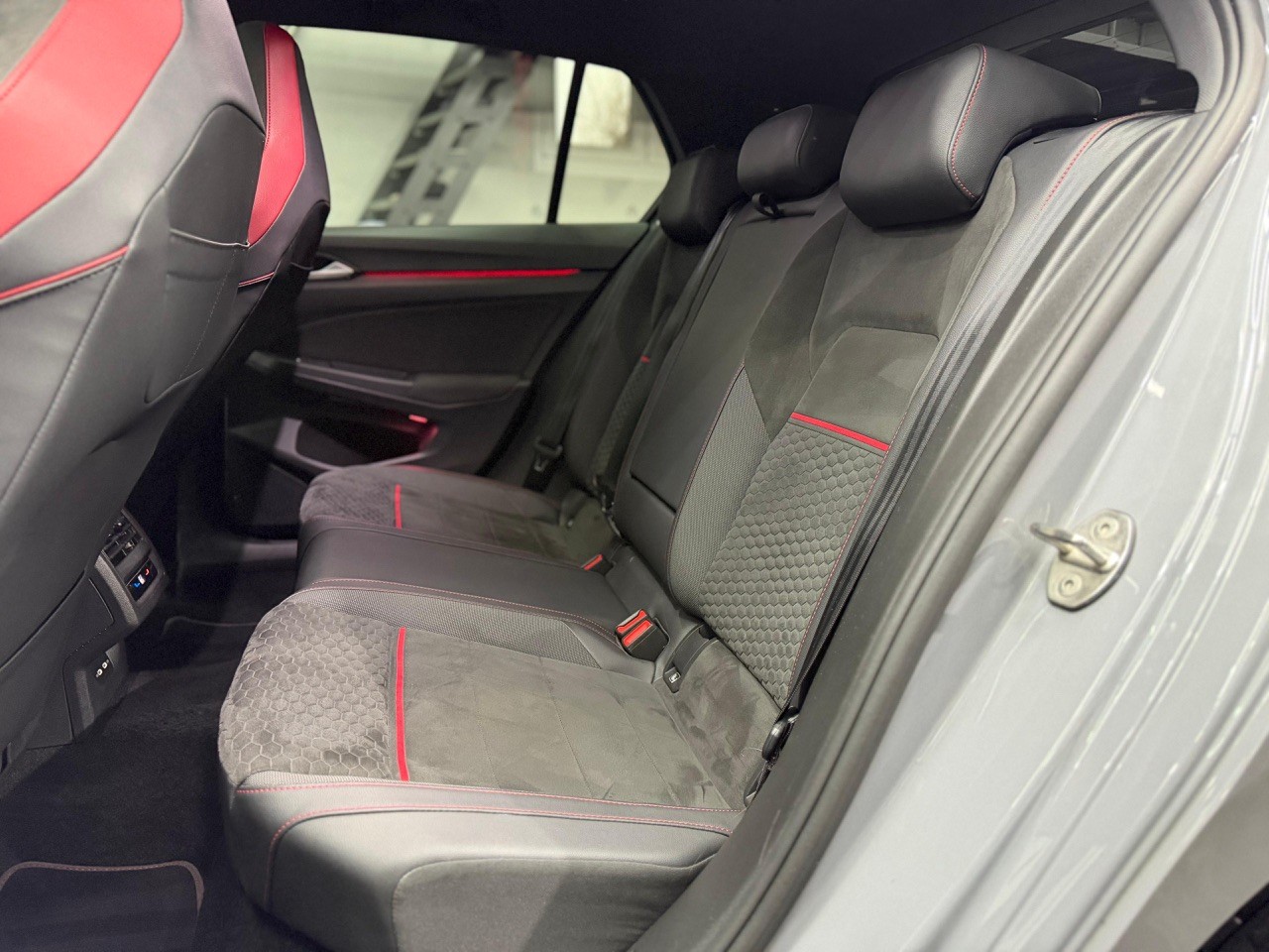 VW Golf 2.0 TSI GTI Clubsport DSG | Schiebedach | Rückfahrkamera-image-17