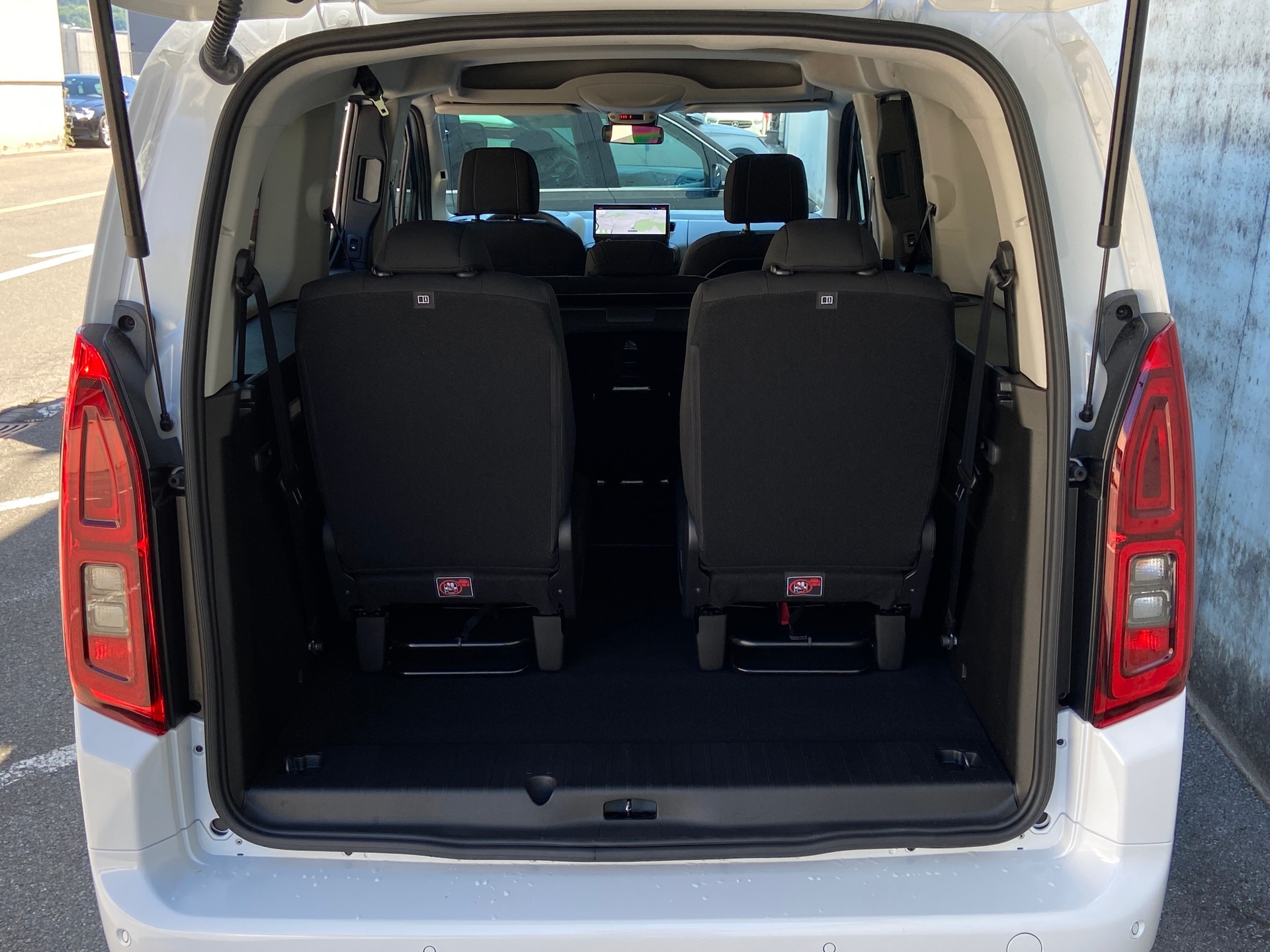 FIAT Doblo - Qubo L 1.5 Diesel Automat 7-Plätze-image-12