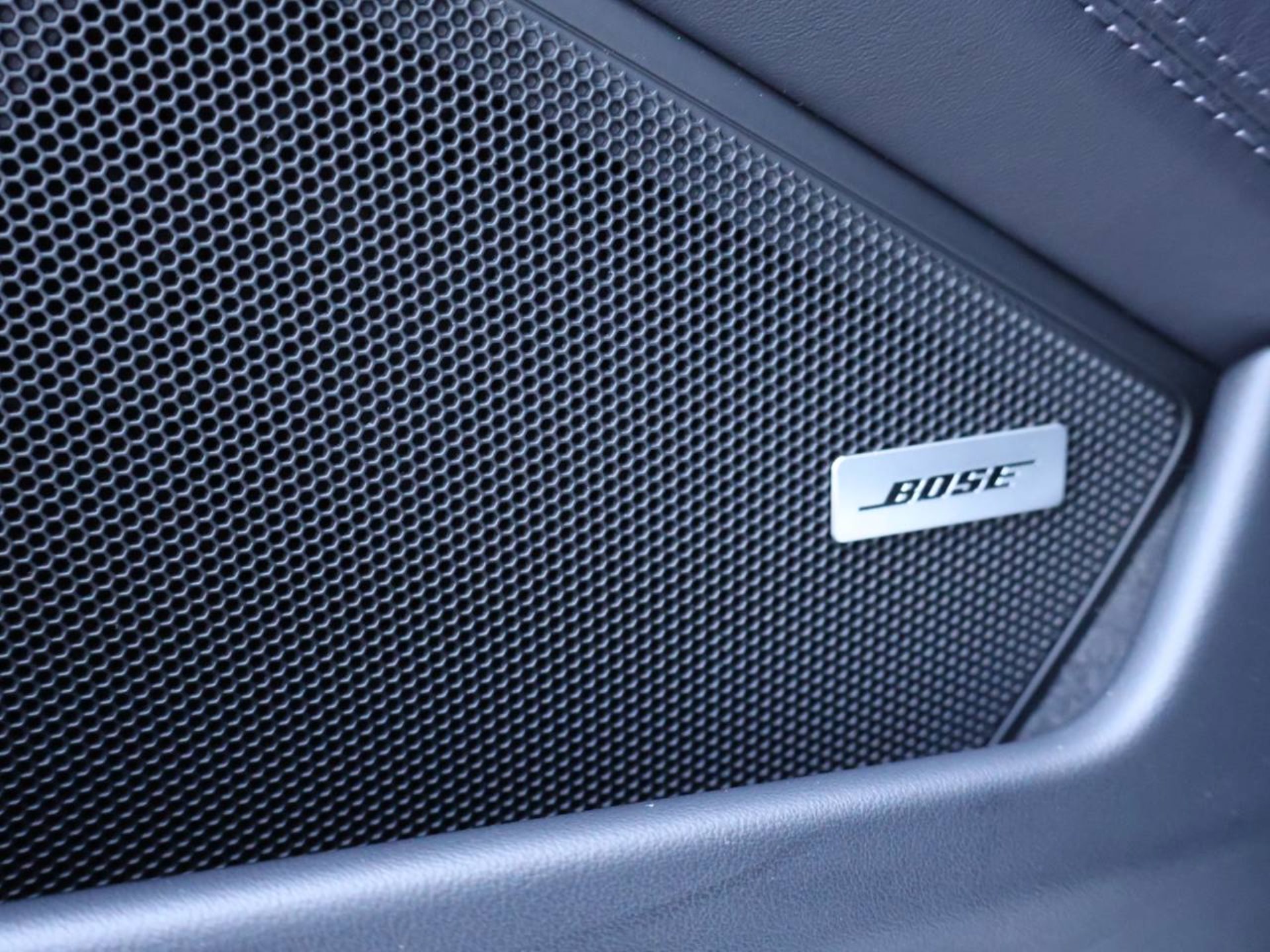 PORSCHE 911 Turbo S-image-27