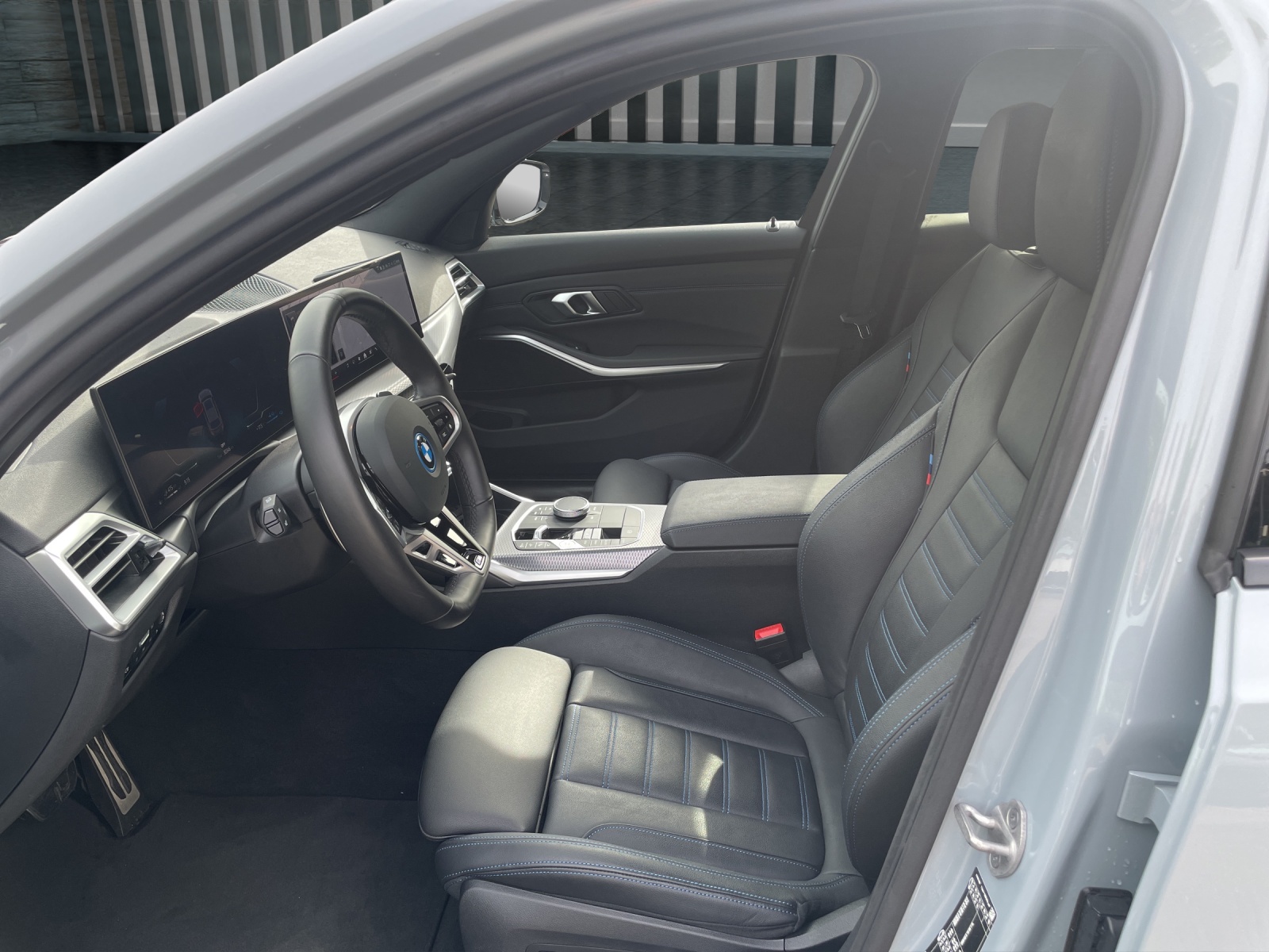 BMW 330e xDrive Touring M Sportpaket-image-18