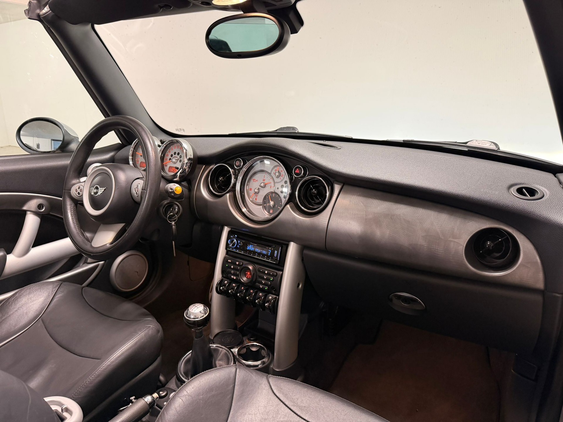 MINI Cooper S Cabriolet-image-10