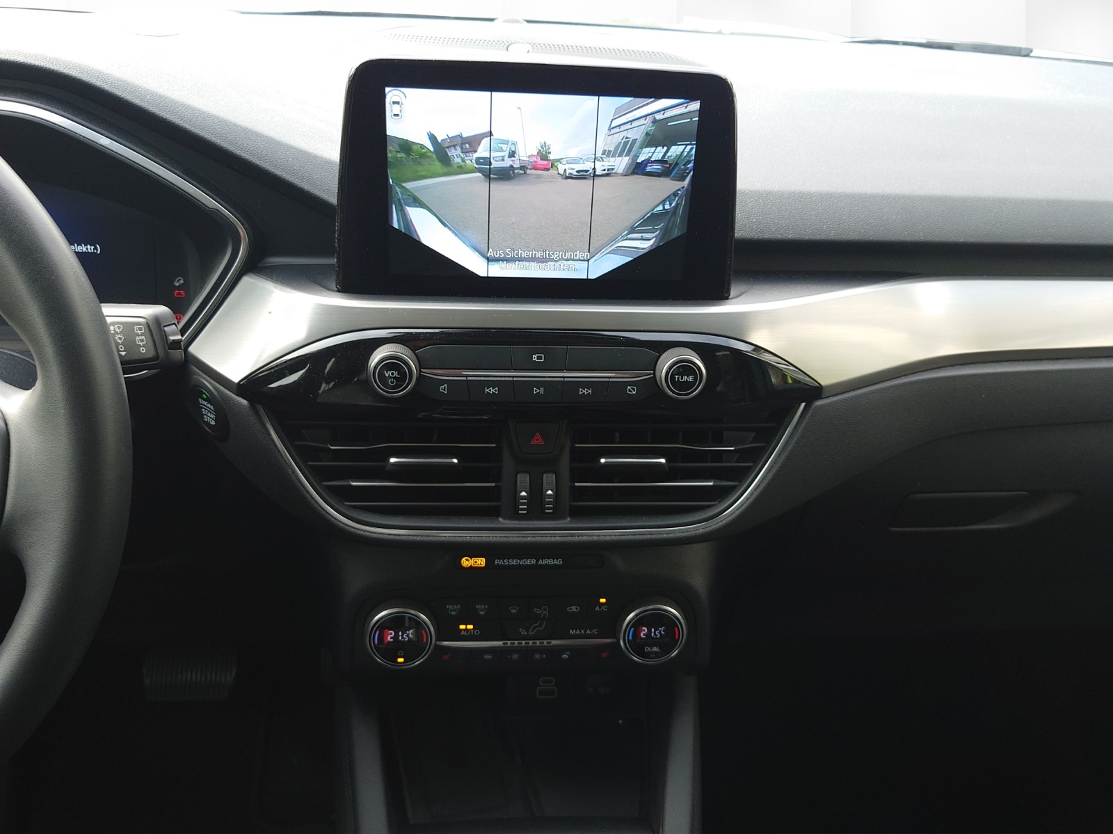 FORD 2.5 Hybrid Titanium X-image-1
