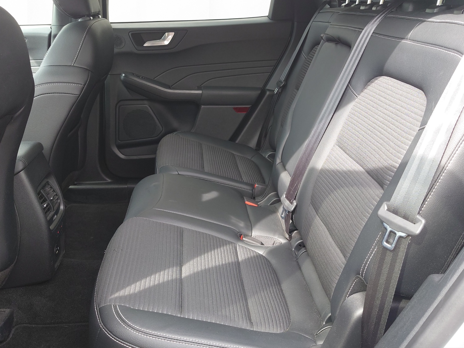 FORD 2.5 Hybrid Titanium X-image-2