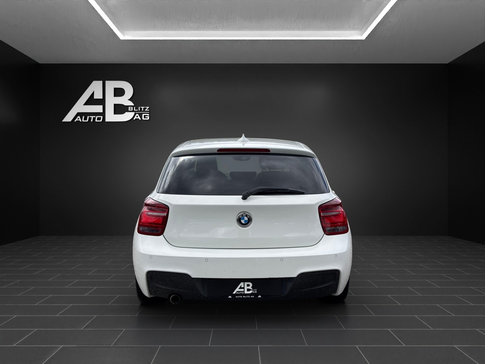 BMW 118d xDrive M-Sportpaket-showroom-element-3
