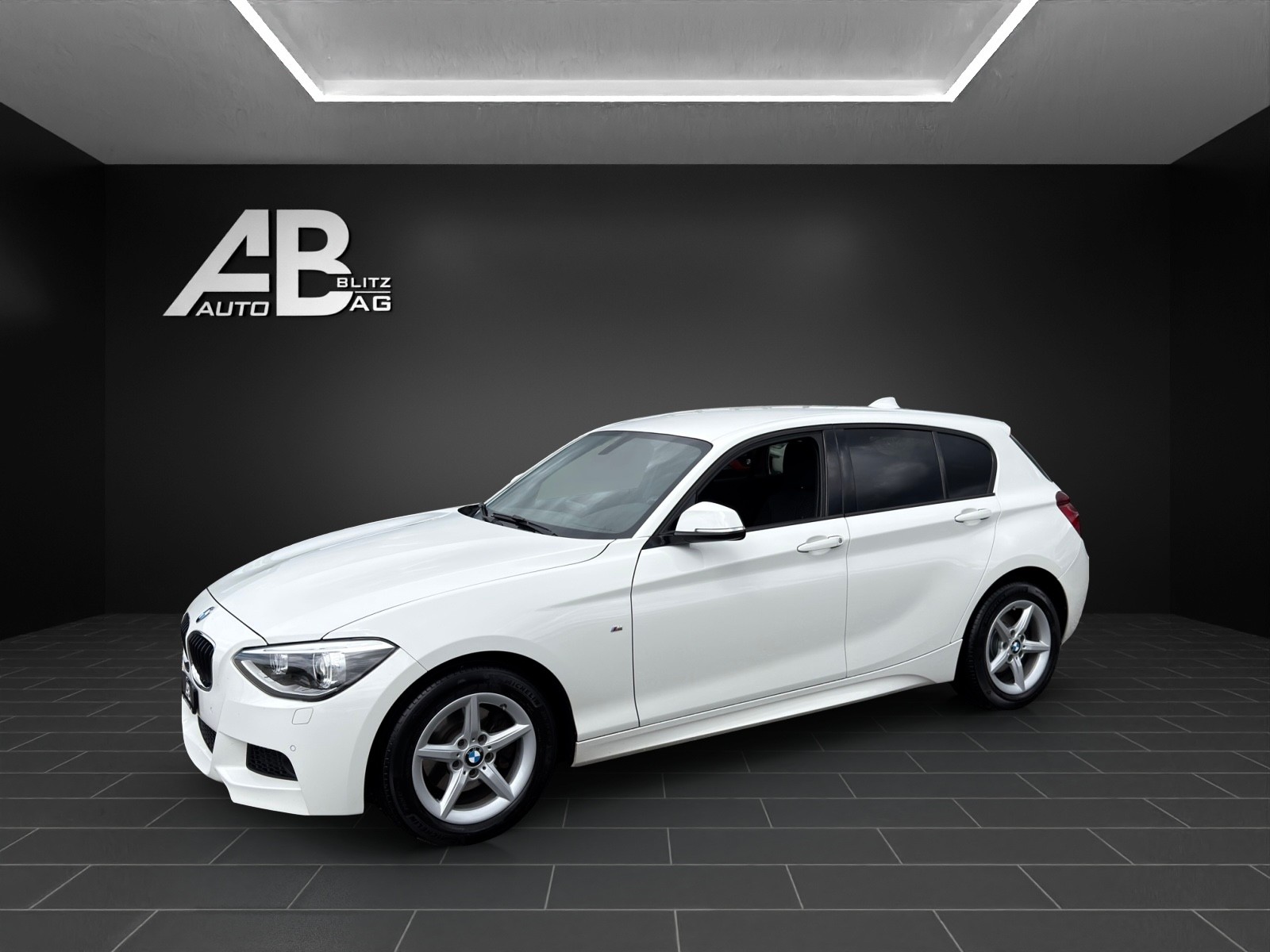 BMW 118d xDrive M-Sportpaket-showroom-element-1