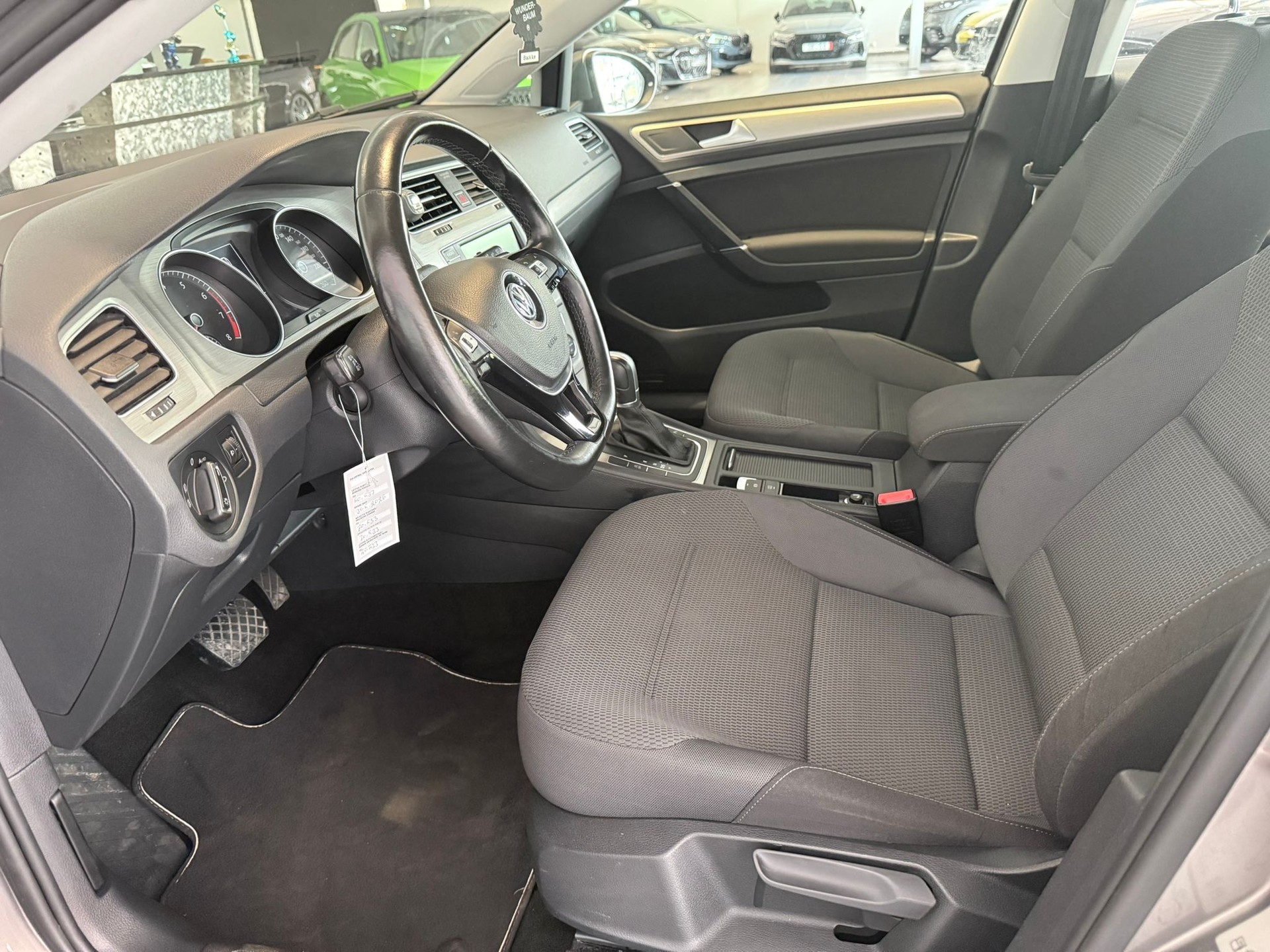 VW Golf 1.0 TSI BlueMotion Comfortline DSG-image-8