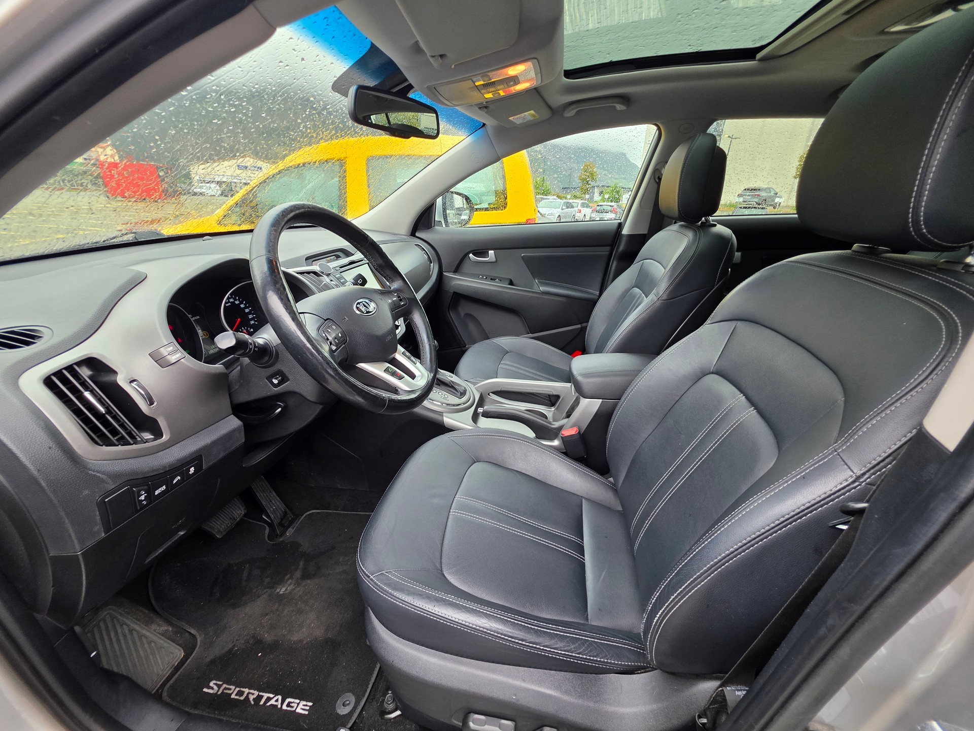 KIA Sportage 2.0 CRDi Style 4WD Automatic-image-7
