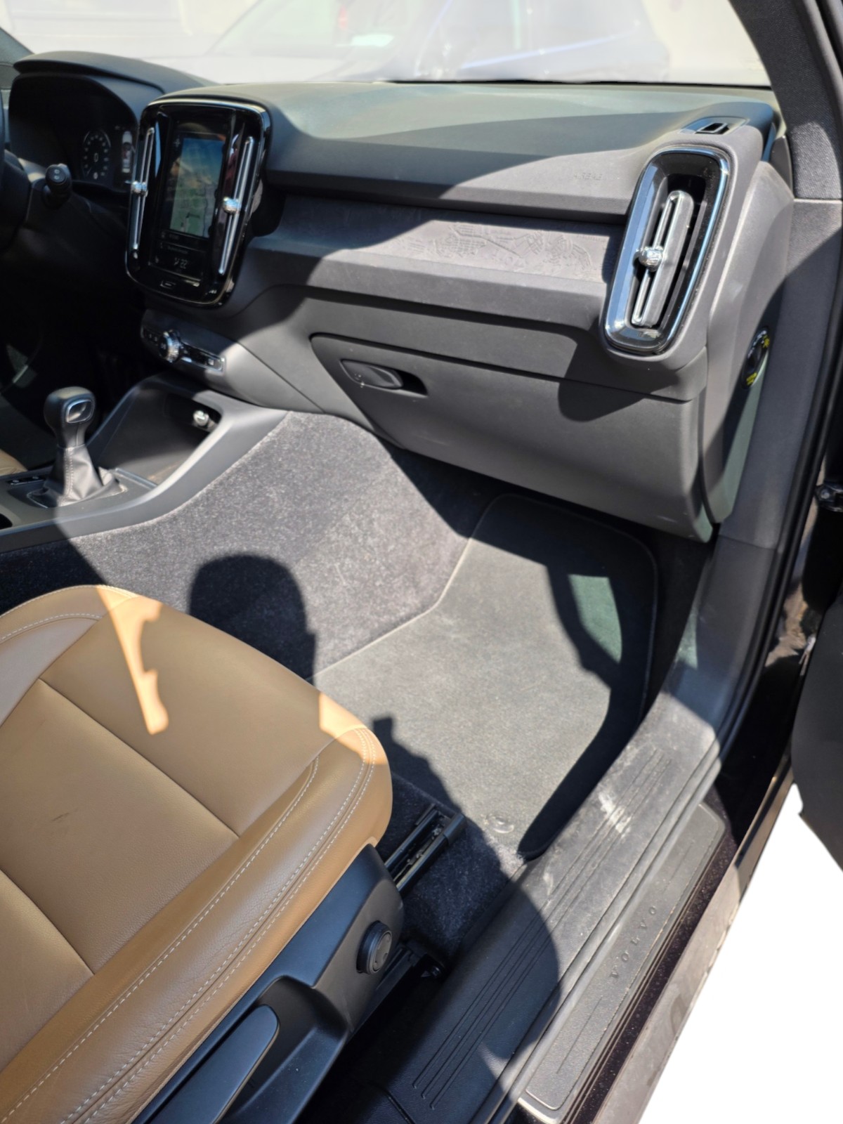 VOLVO XC40 T3 Momentum-image-13