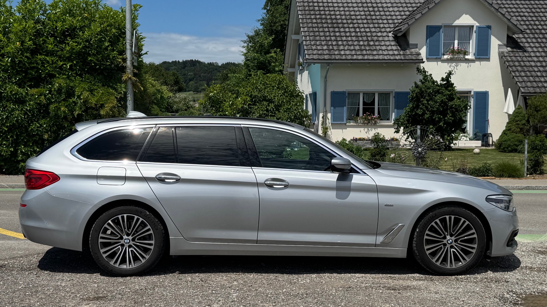 BMW 520d xDrive Touring Sport Line Steptronic-image-3