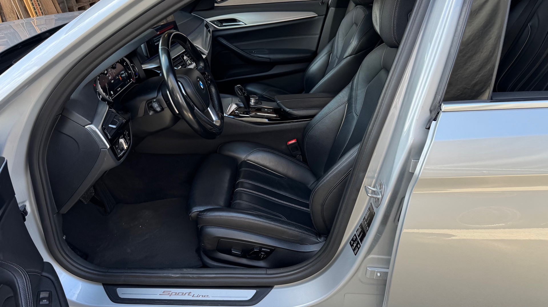 BMW 520d xDrive Touring Sport Line Steptronic-image-12