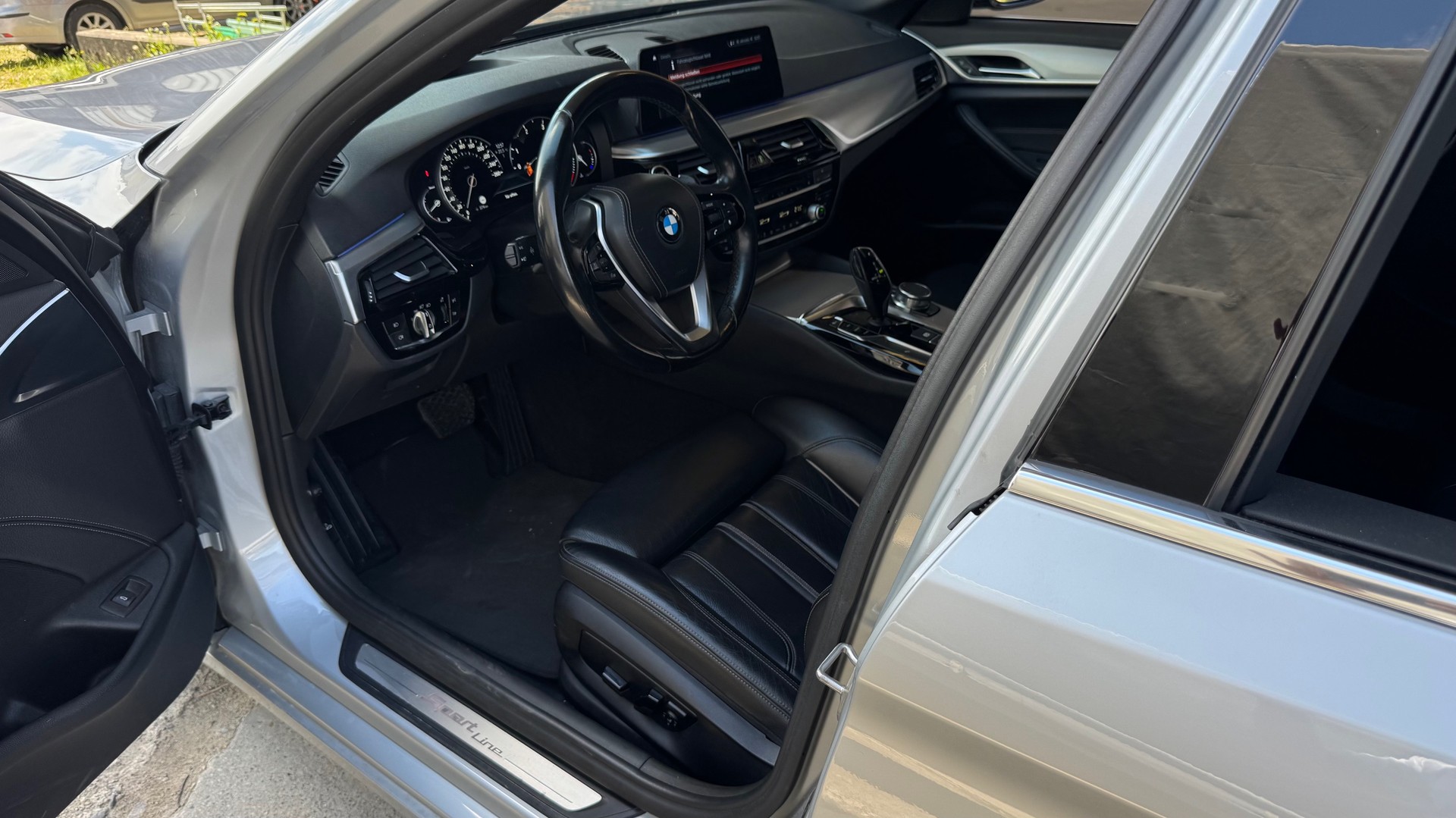 BMW 520d xDrive Touring Sport Line Steptronic-image-11