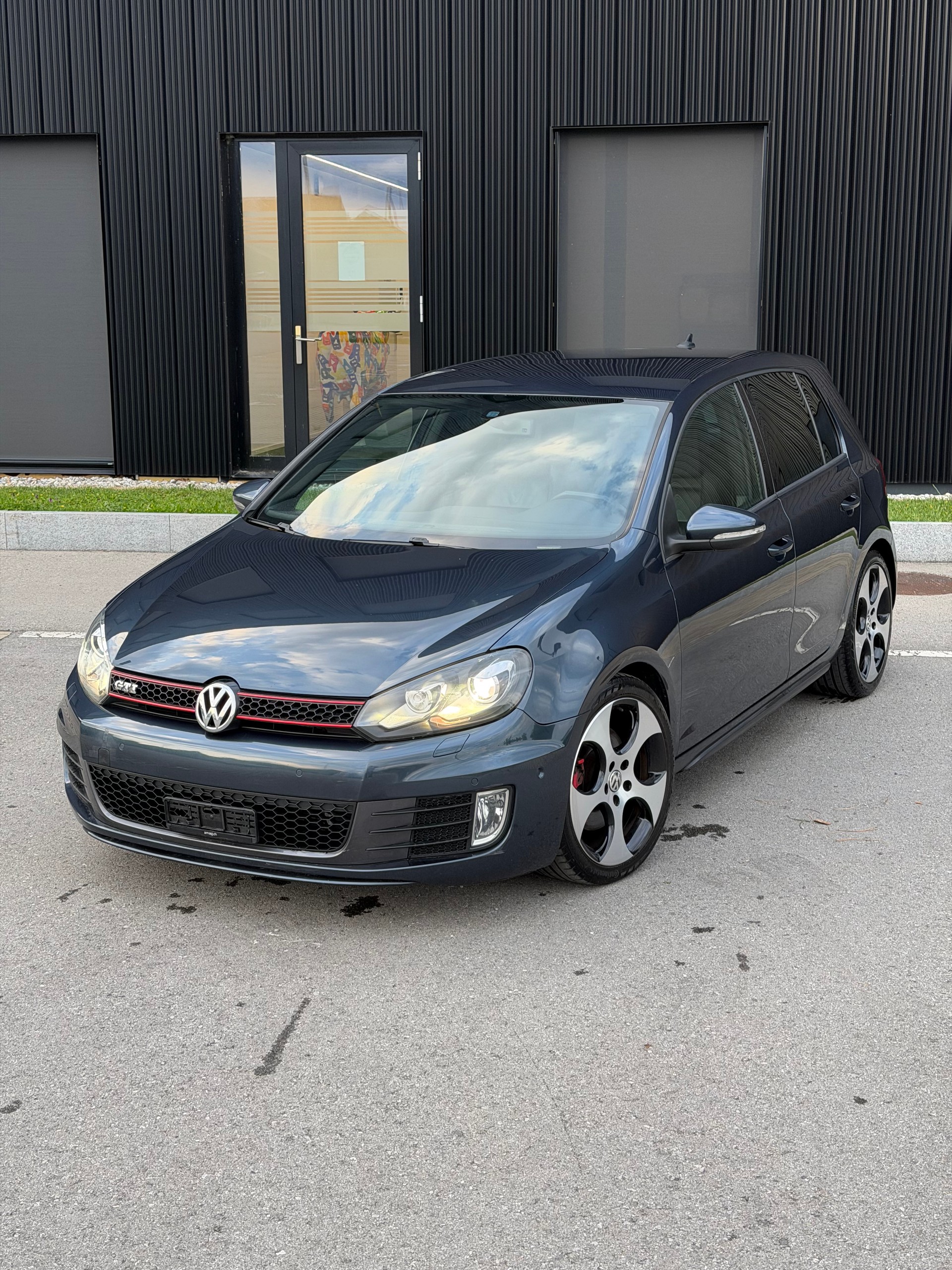 VW Golf 2.0 TSI GTI-image-2