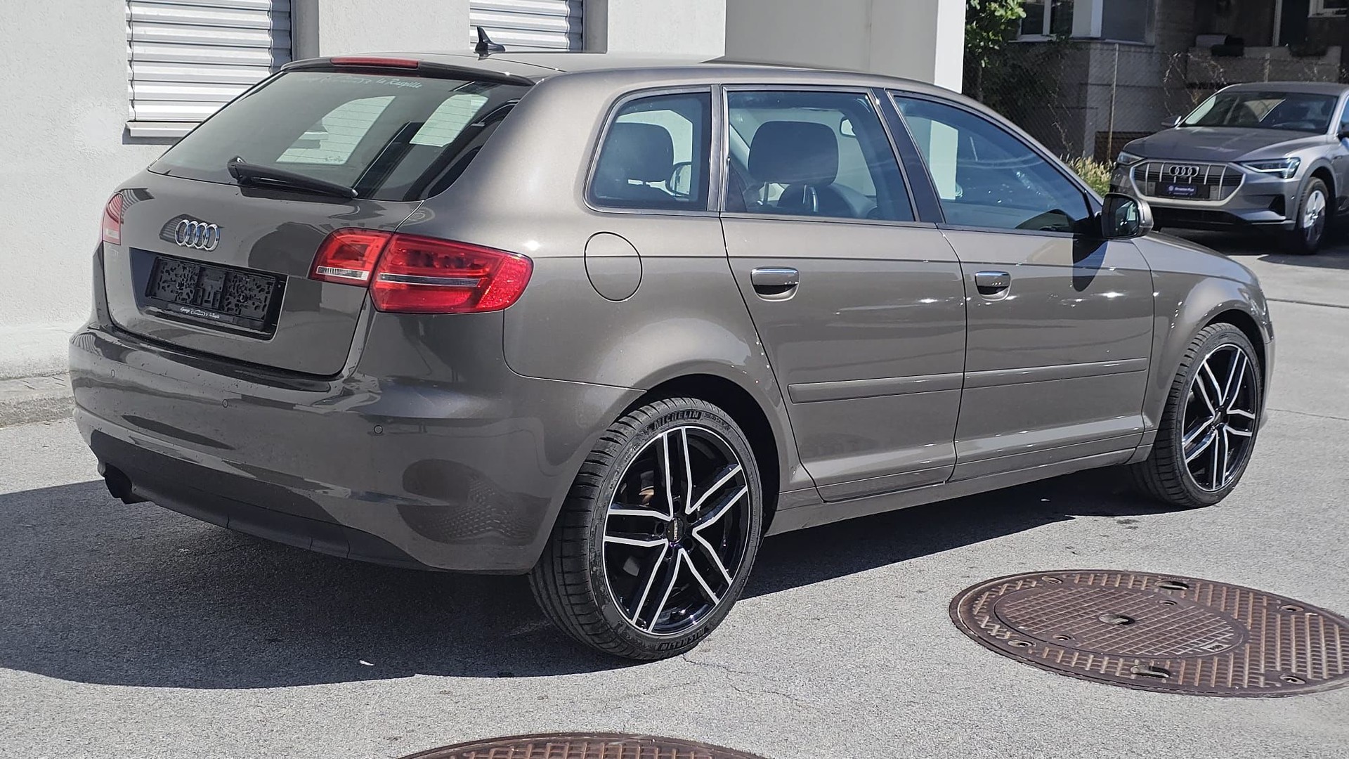 AUDI A3 Sportback 1.8 TFSI Ambiente quattro-image-1