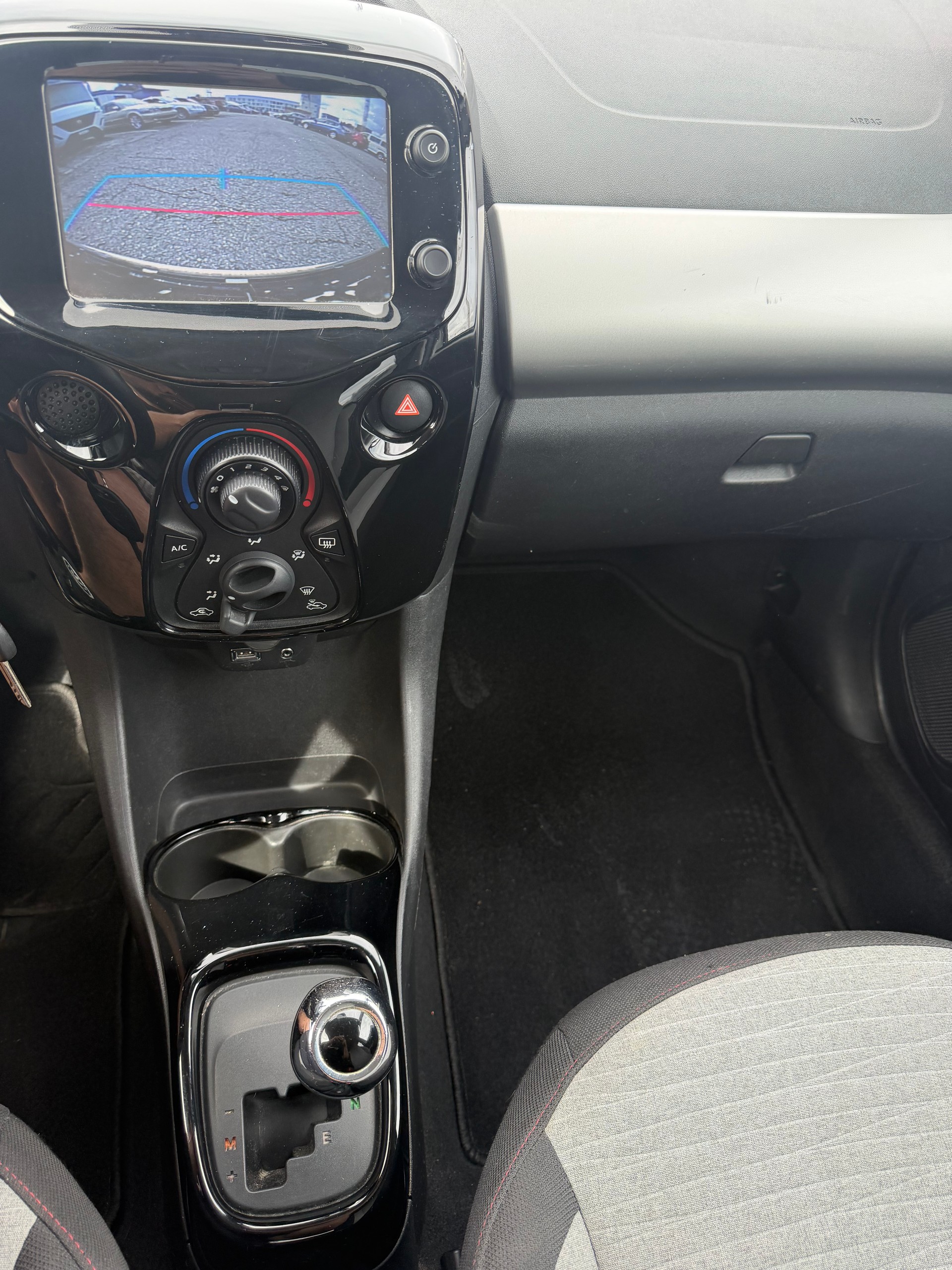 CITROEN C1 1.0 VTi ETG5 Shine Airscape-image-8