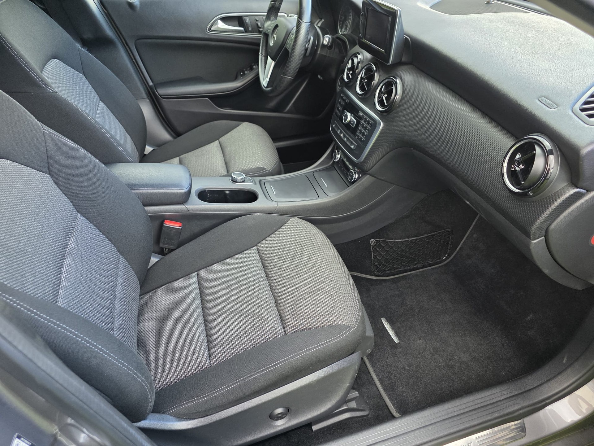 MERCEDES-BENZ A 220 CDI 7G-DCT-image-12