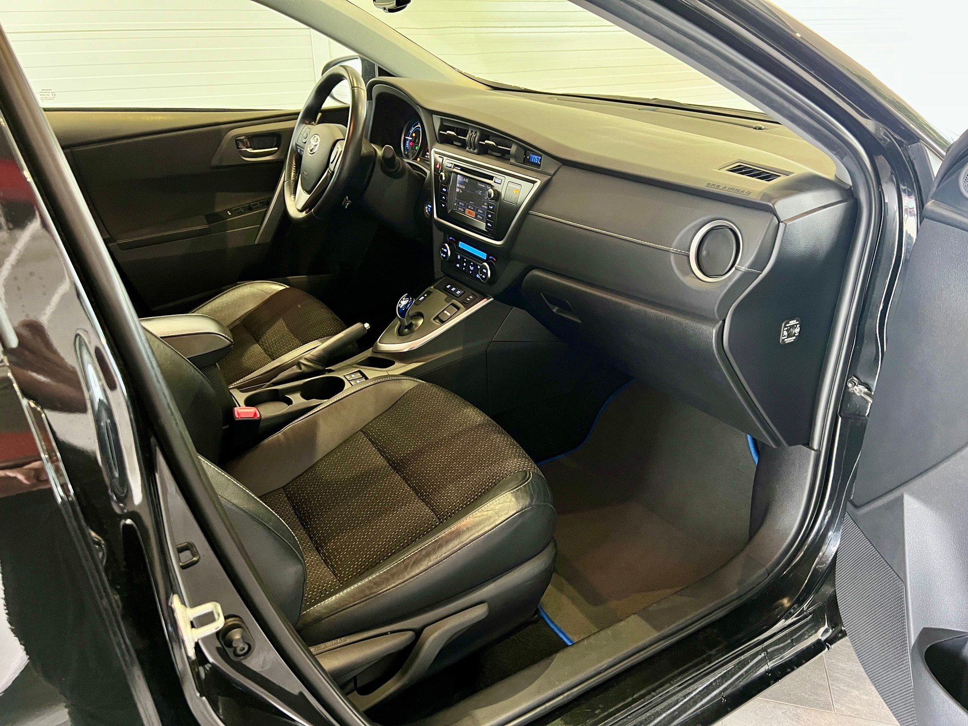 TOYOTA Auris Touring Sports 1.8 16V HSD Linea Sol-image-8